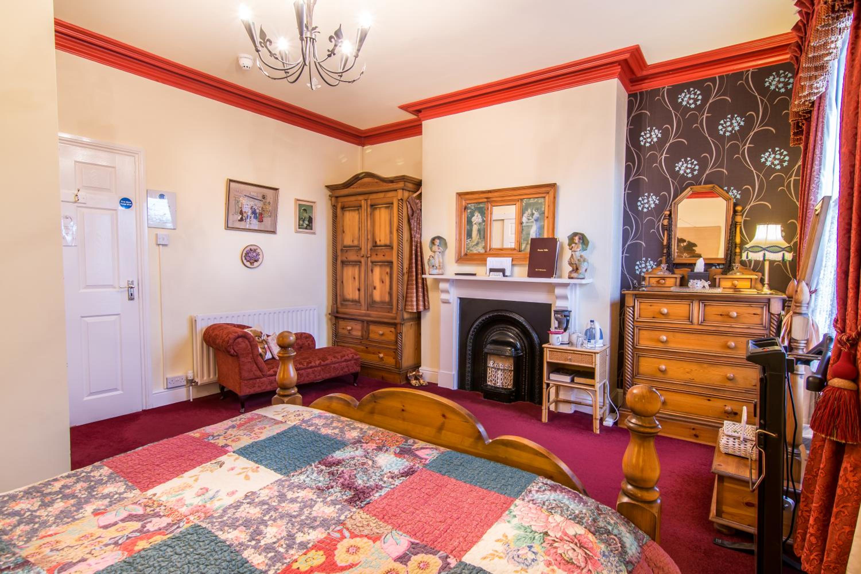 Large Double Room photo 3