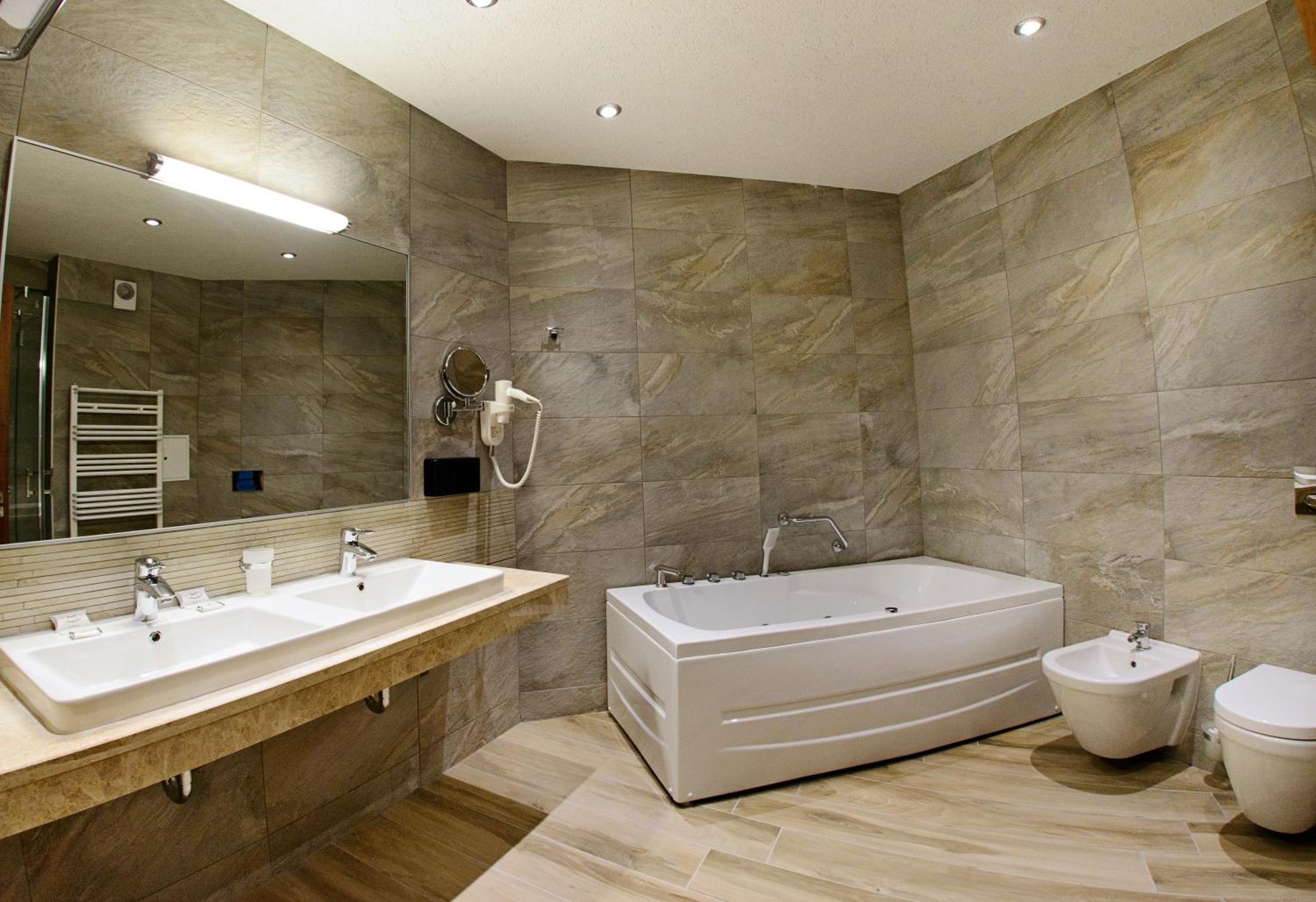 Suite - Photo 6