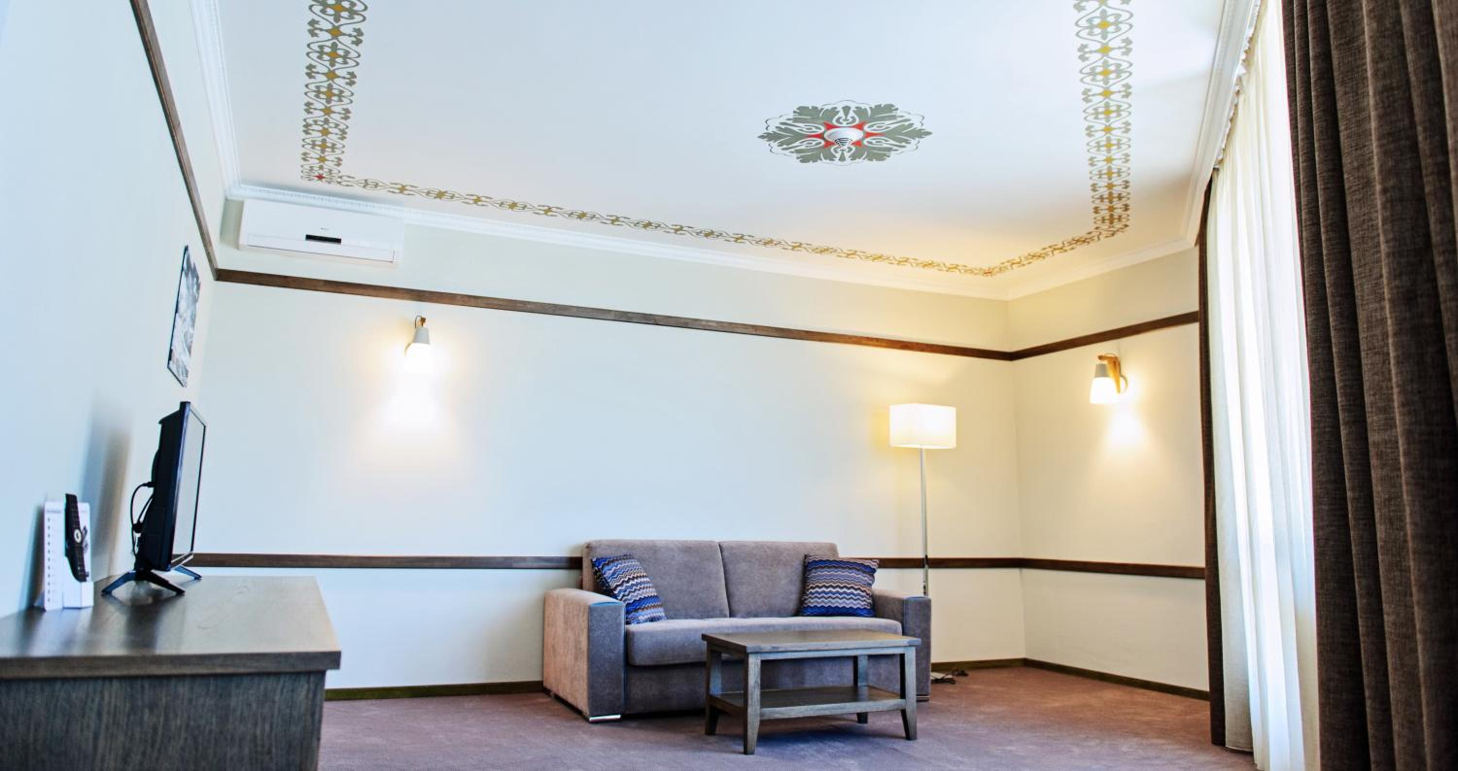 Suite - Photo 5