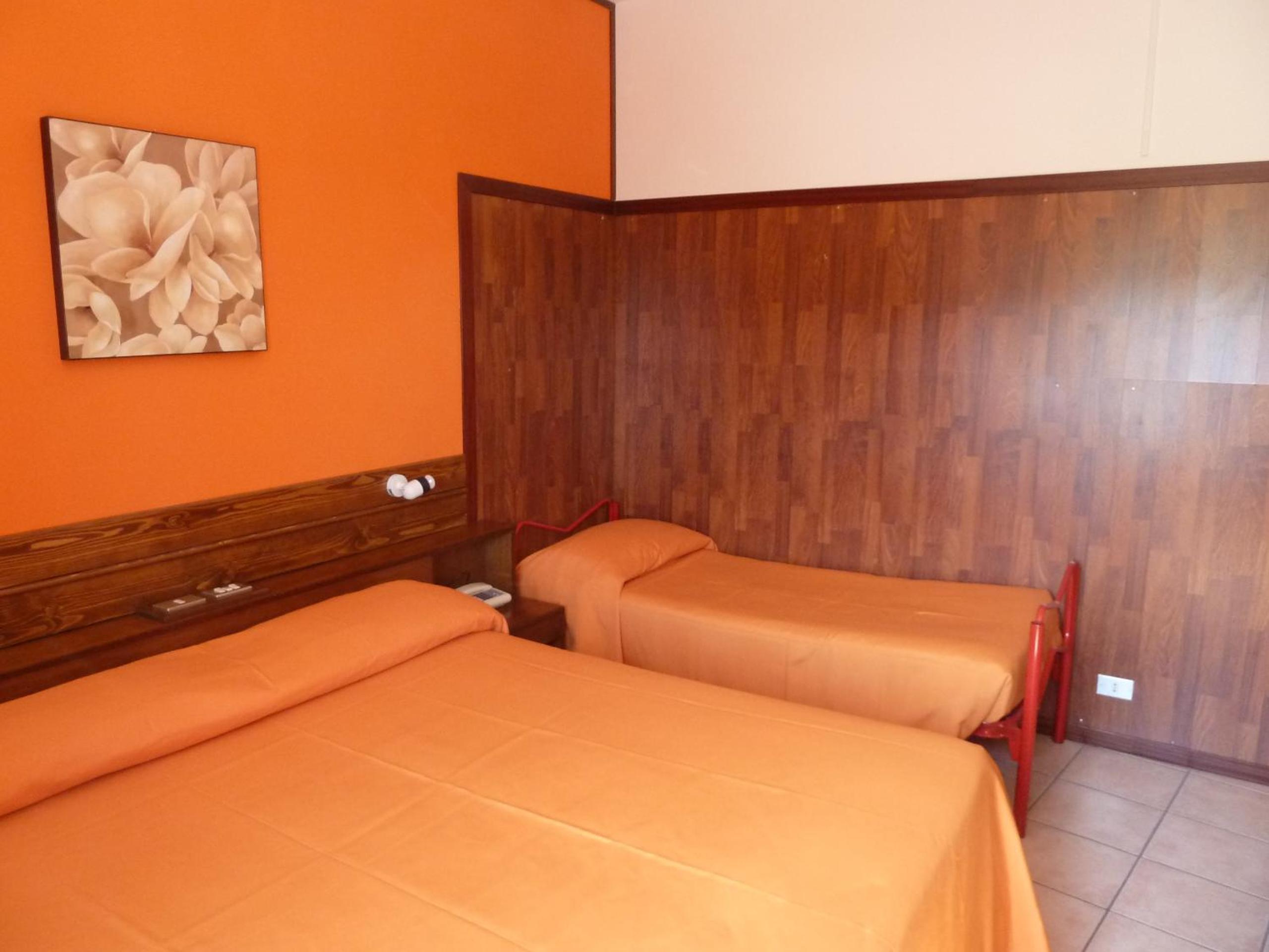Triple Room with Private Bathroom photo 1