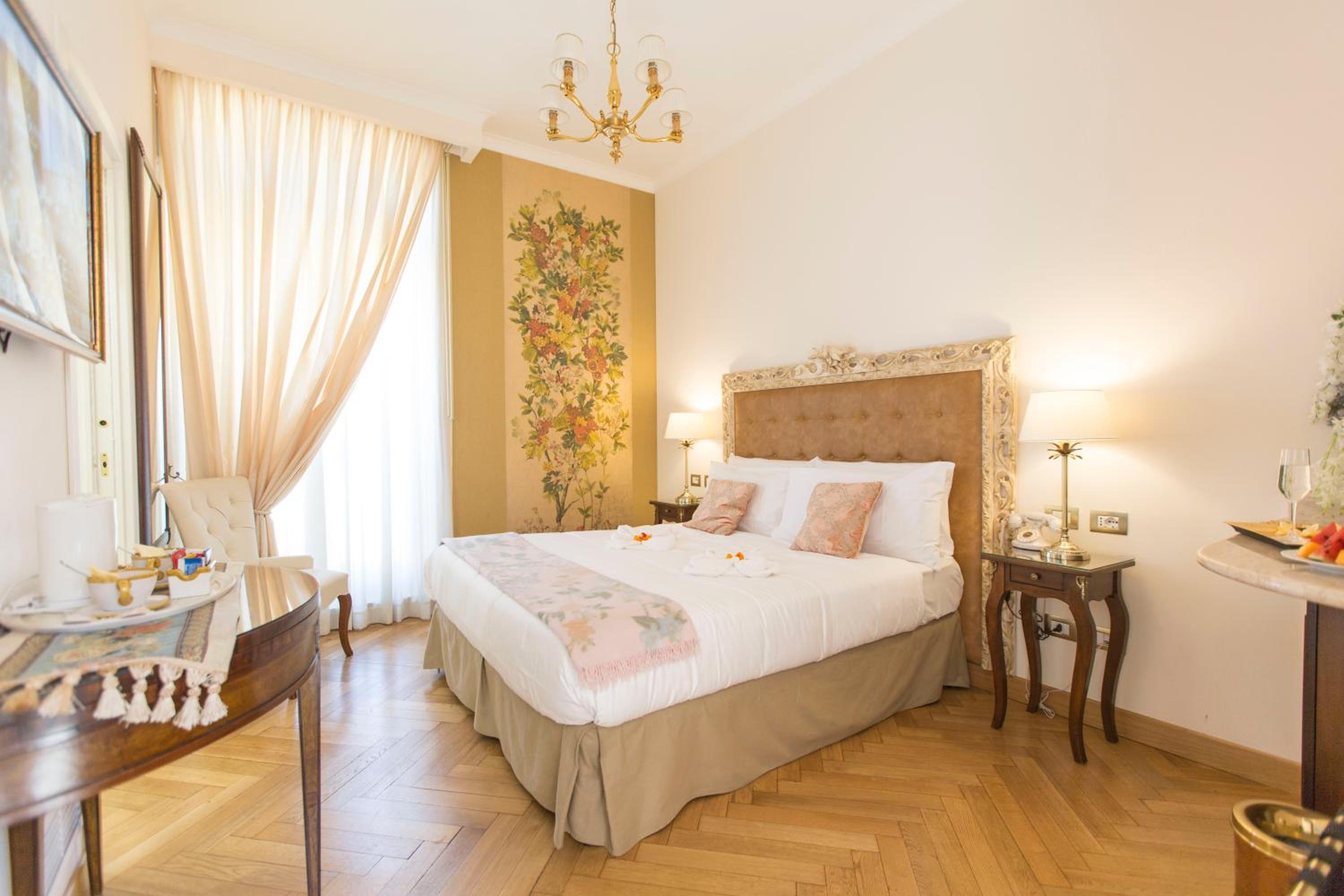 Deluxe Double Room with Balcony photo 1