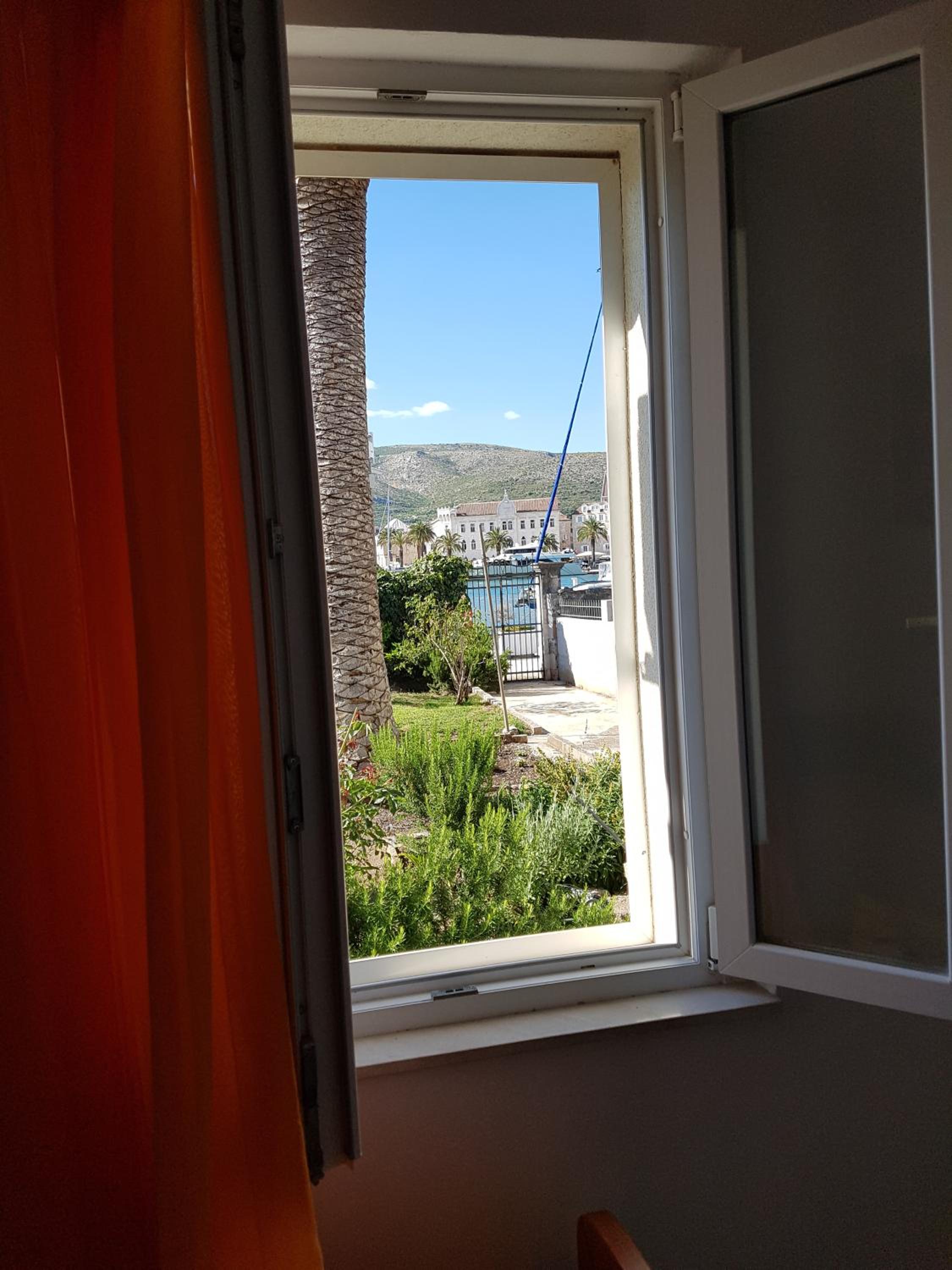 Double Room with Balcony and Sea View - Photo 14