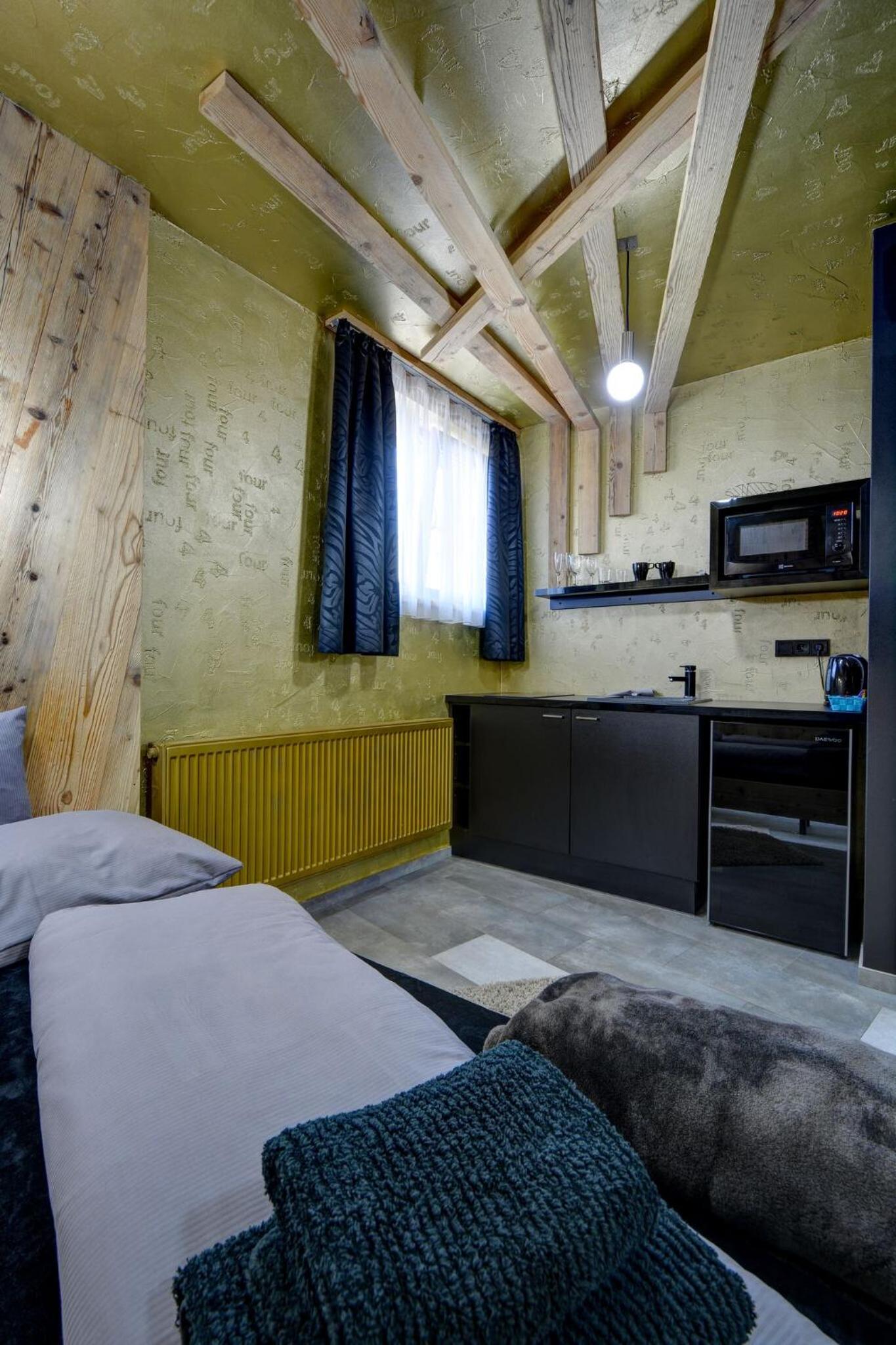 Standard Twin Room - Photo 2
