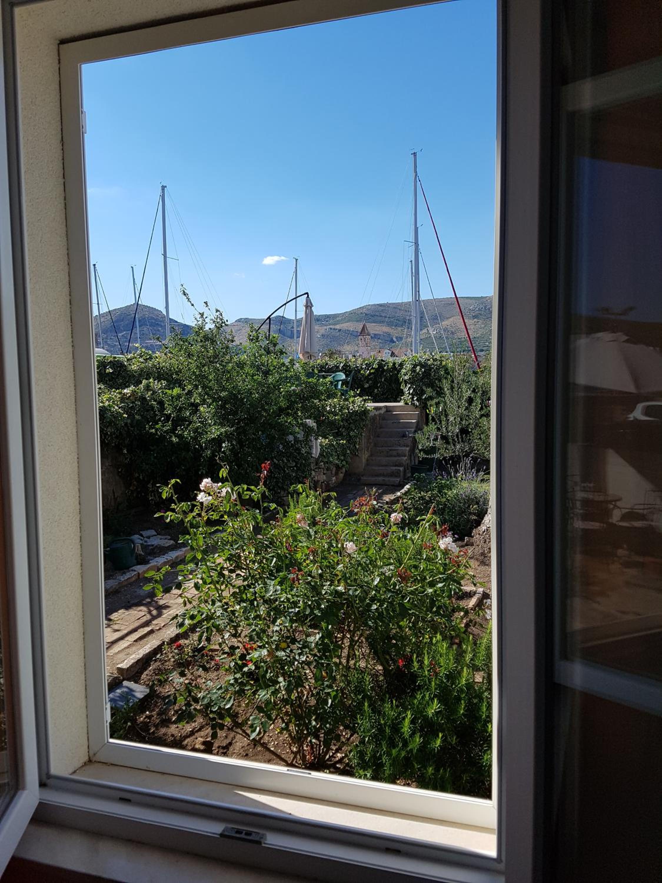 Double Room with Balcony and Sea View - Photo 2