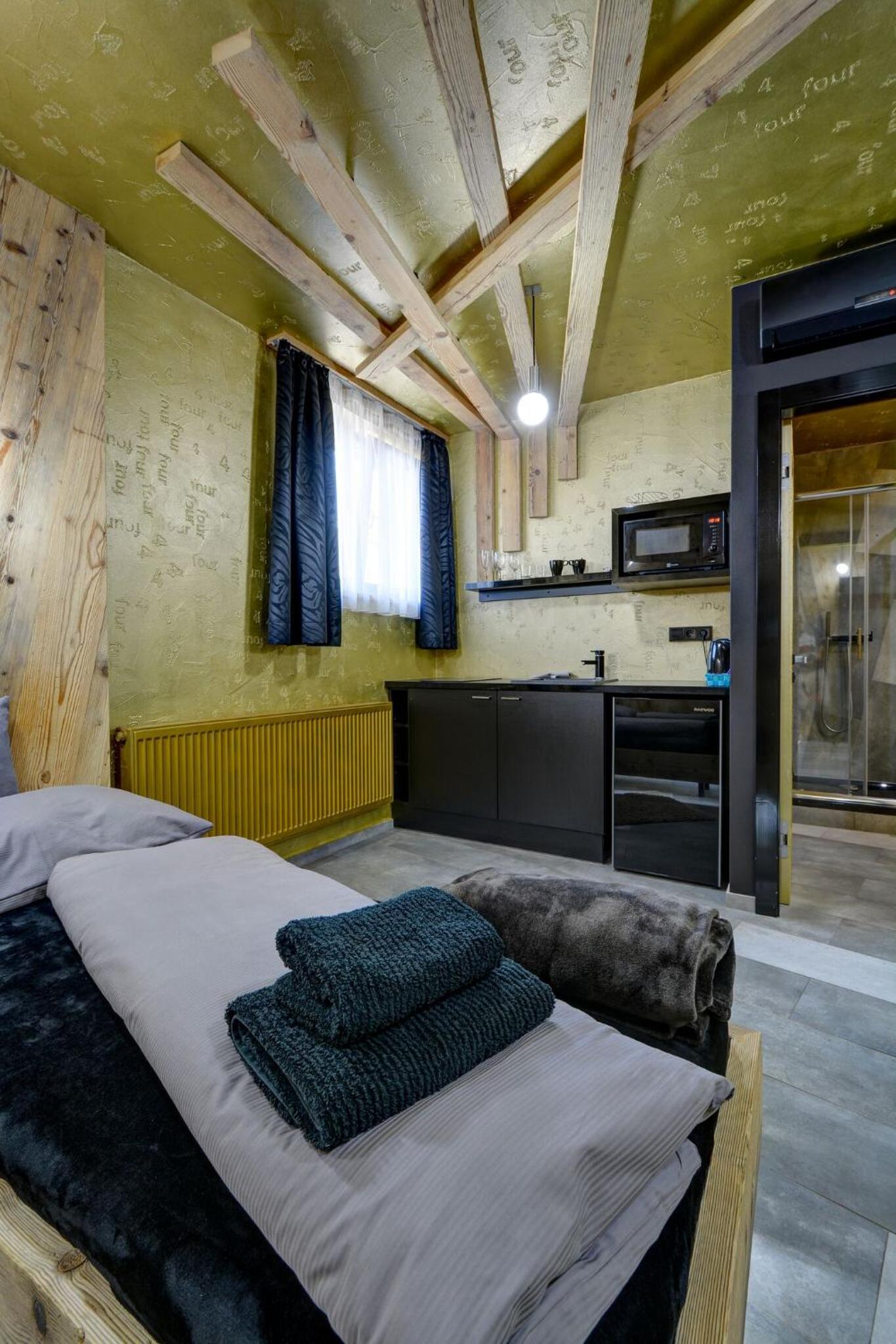 Standard Twin Room - Photo 5