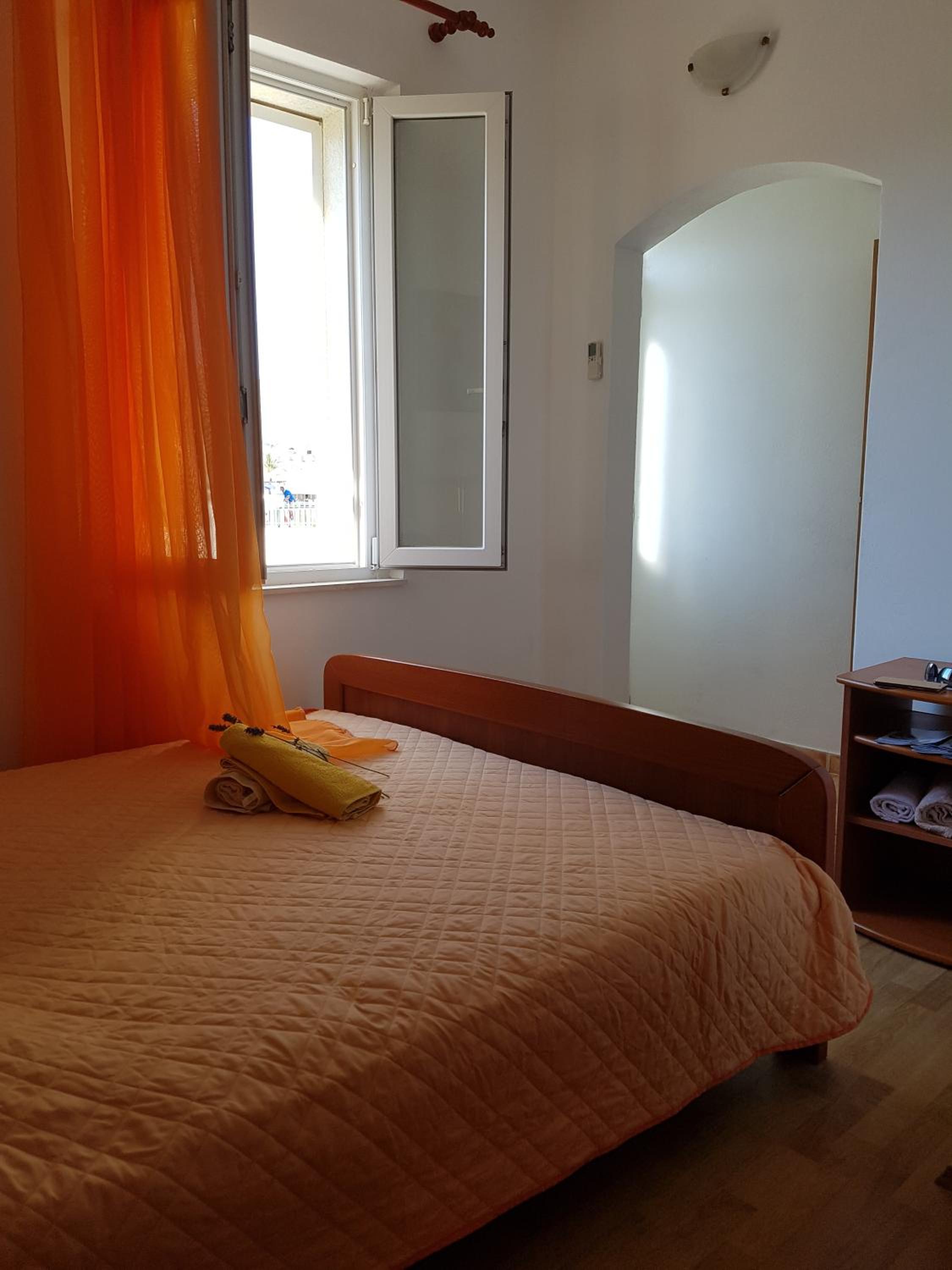 Double Room with Balcony and Sea View - Photo 8