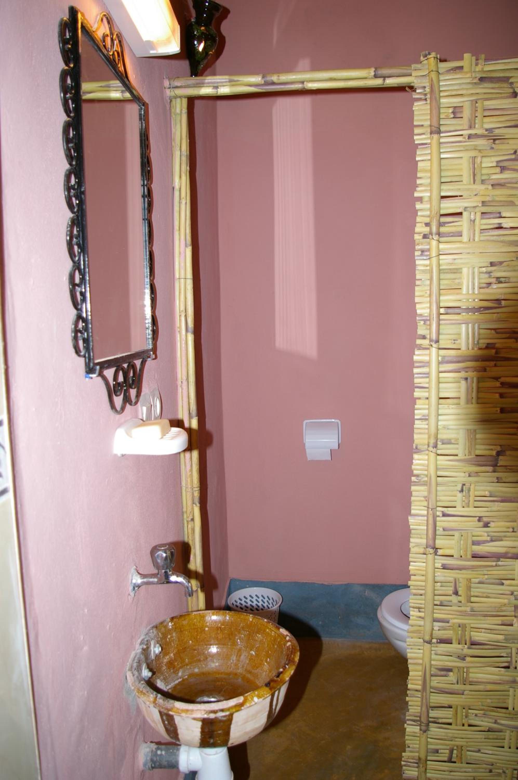 Standard Twin Room - Photo 7