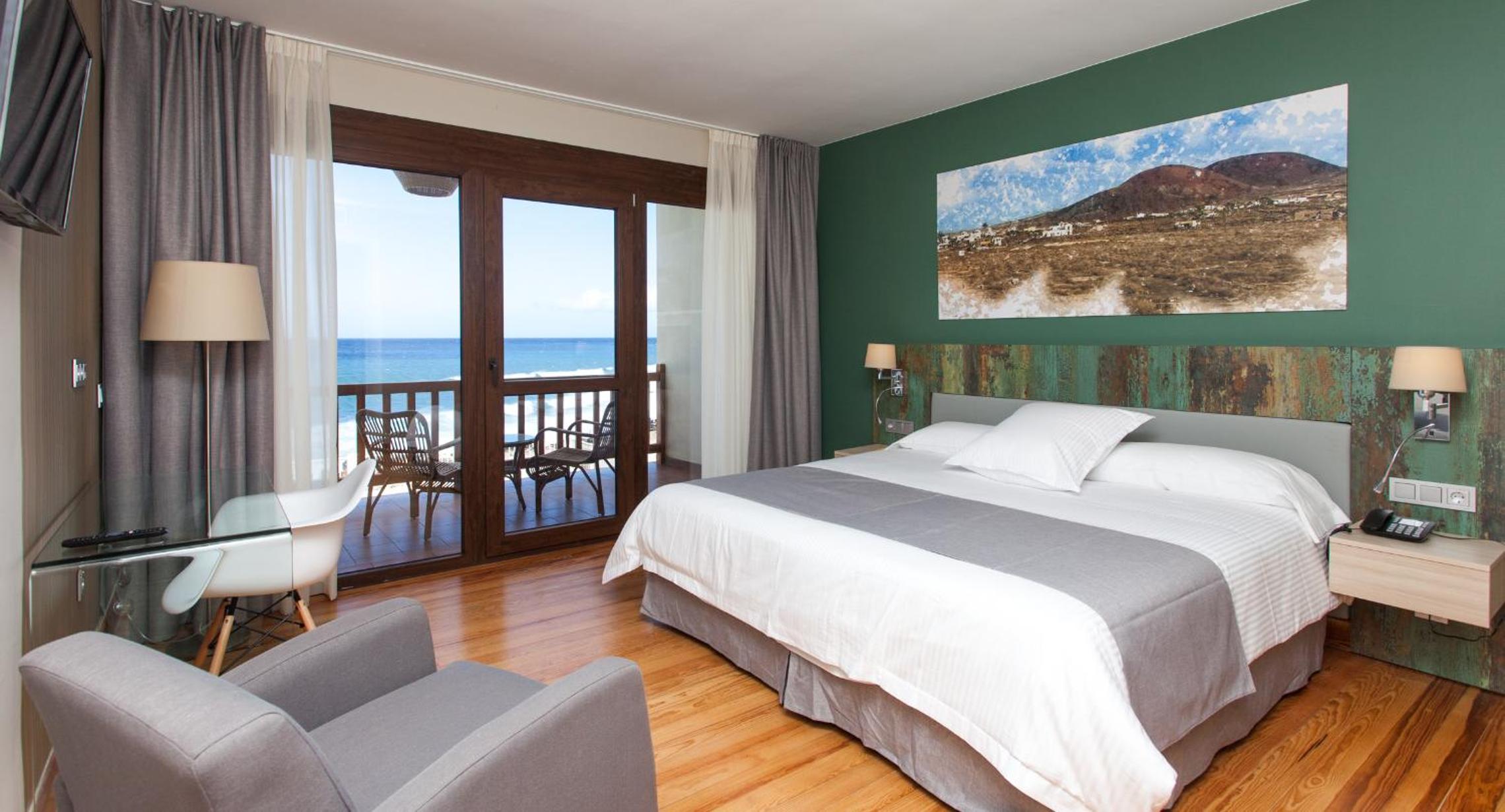 Habitación Doble con Balcón y Vista al Mar