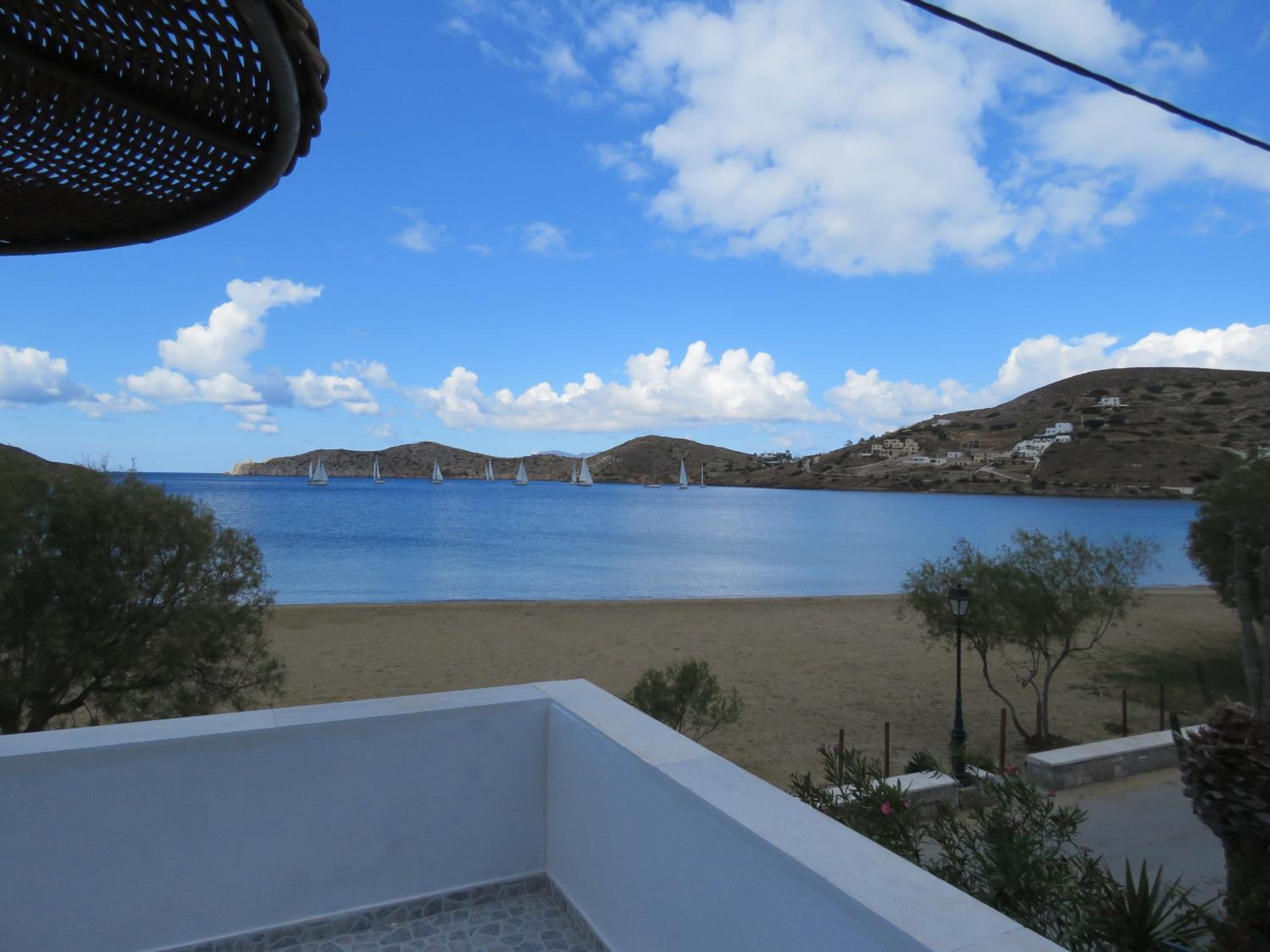 Double or Twin Room with Side Sea View - Photo 13