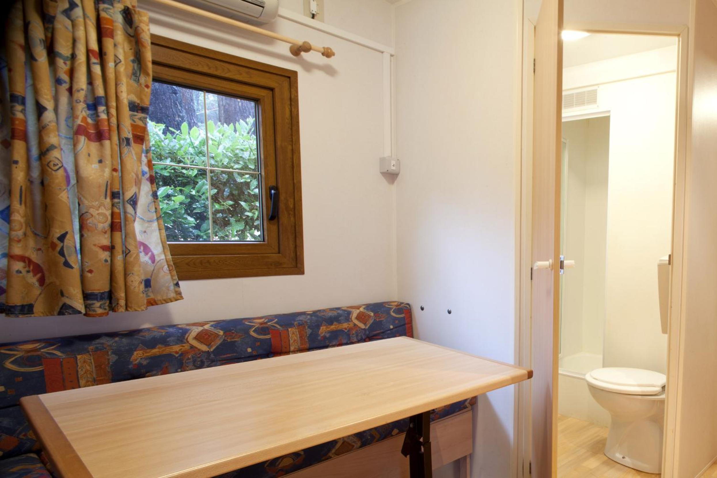 Two-Bedroom Mobile Home (4 Adults) photo 3