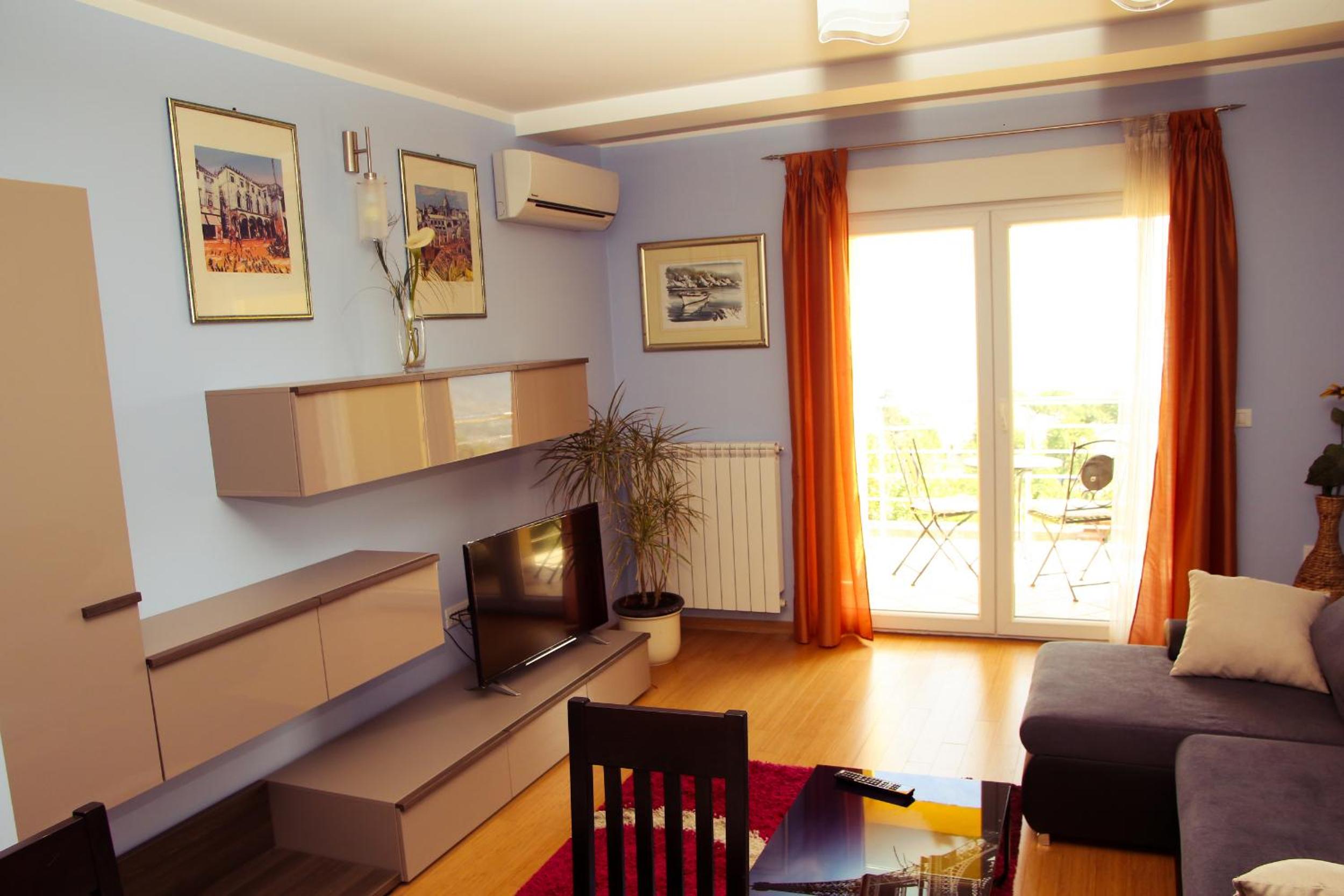 One-Bedroom Apartment photo 1