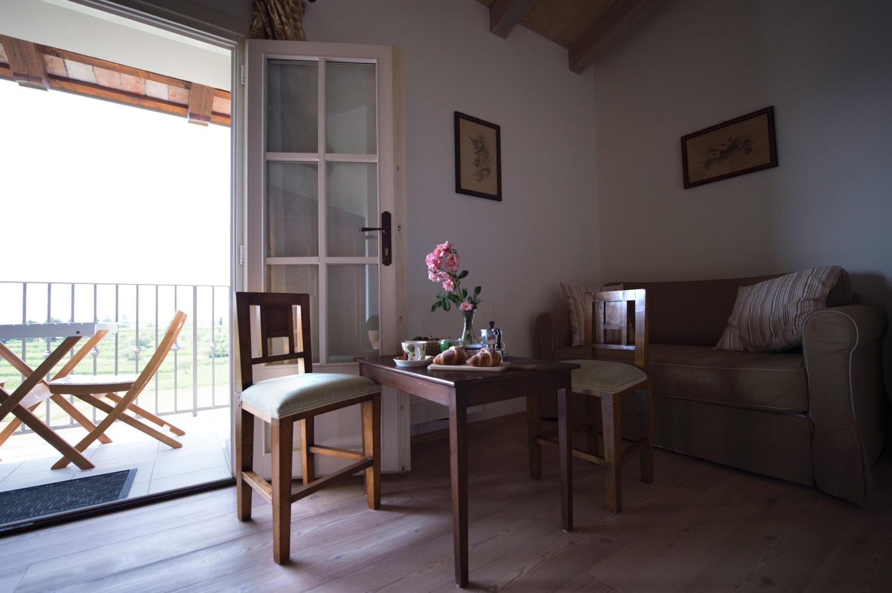 One-Bedroom Apartment - Separate Building photo 2