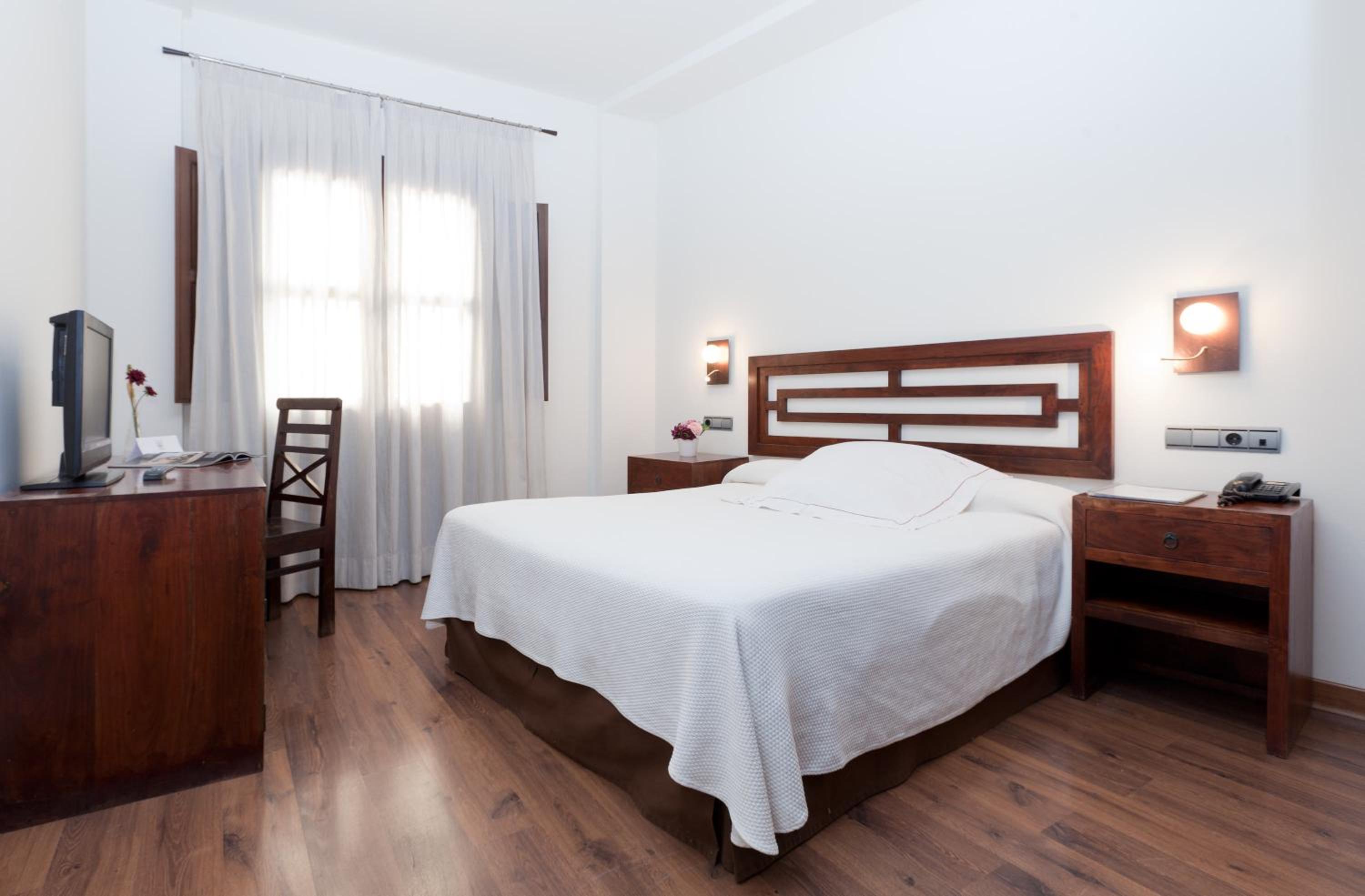 Double or Twin Room - Photo 1