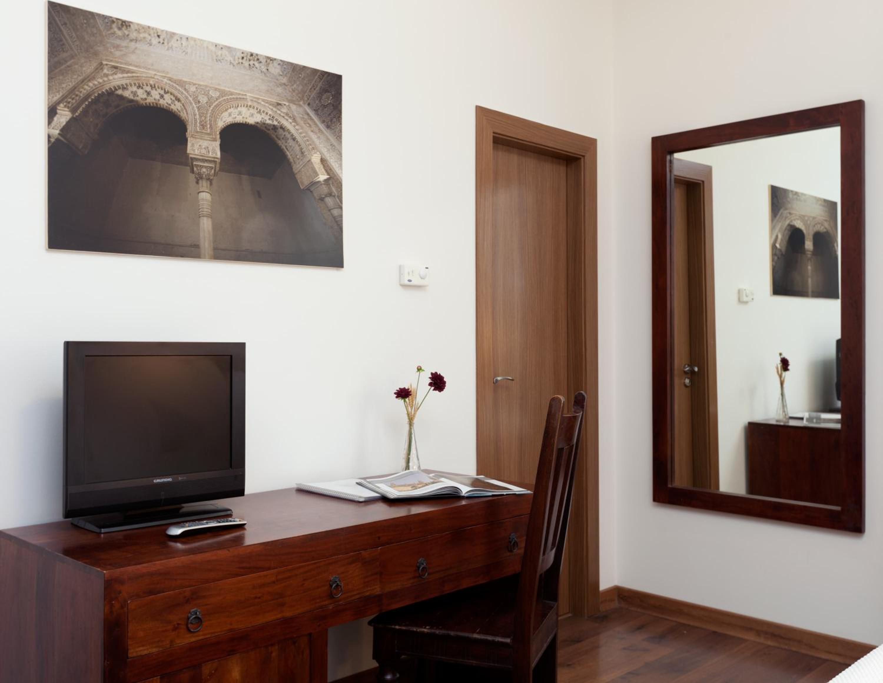 Double or Twin Room - Photo 8