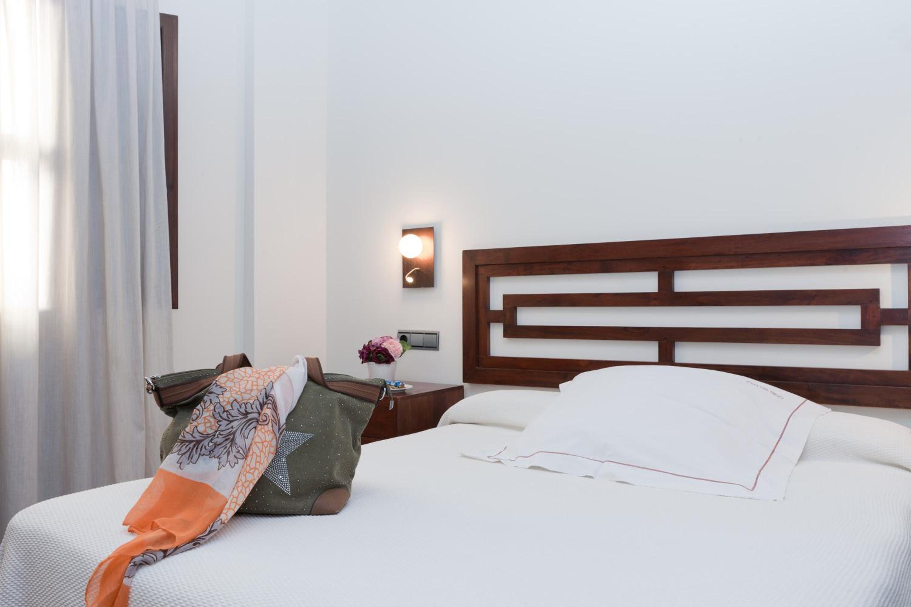 Double or Twin Room - Photo 7