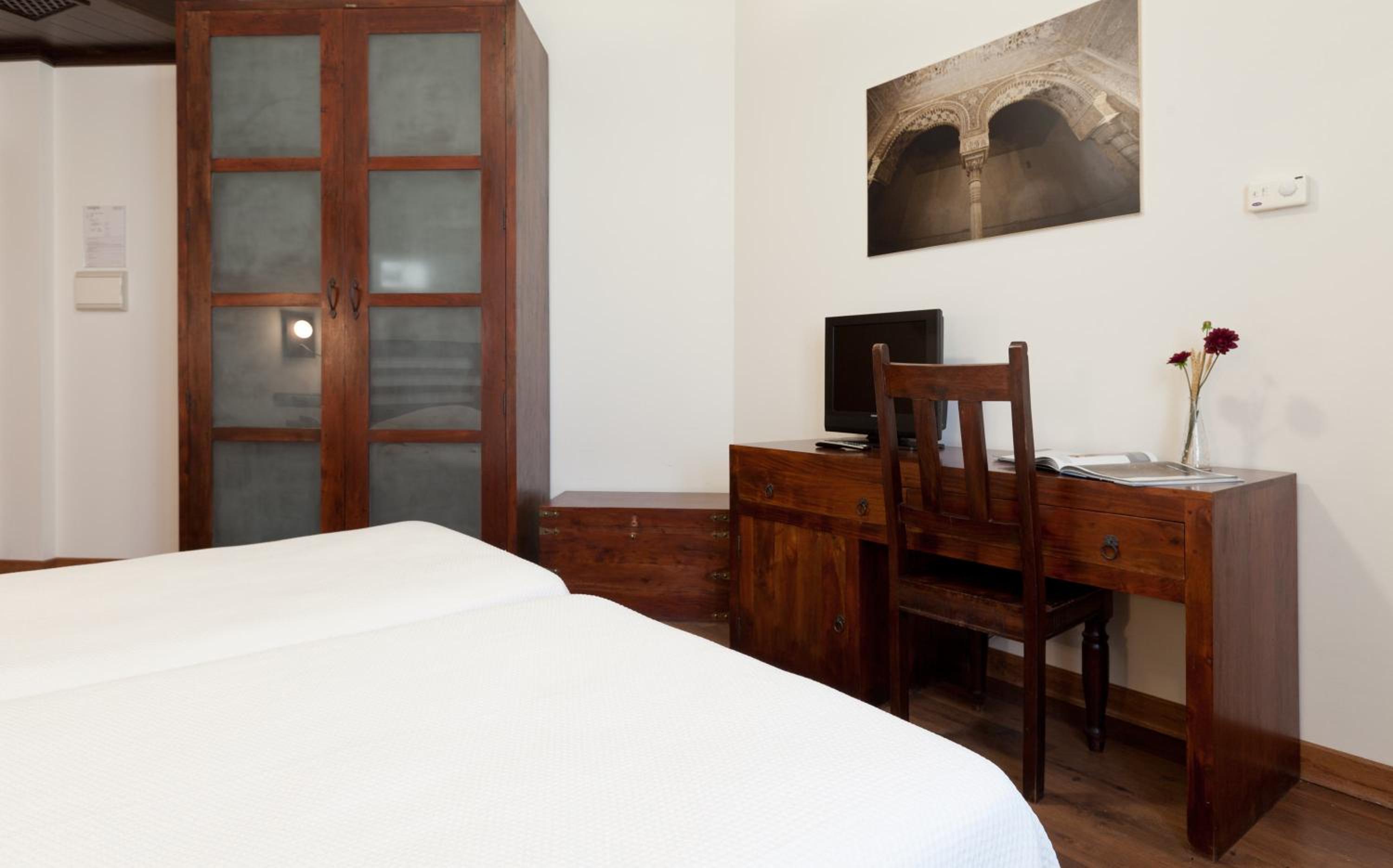 Double or Twin Room - Photo 5