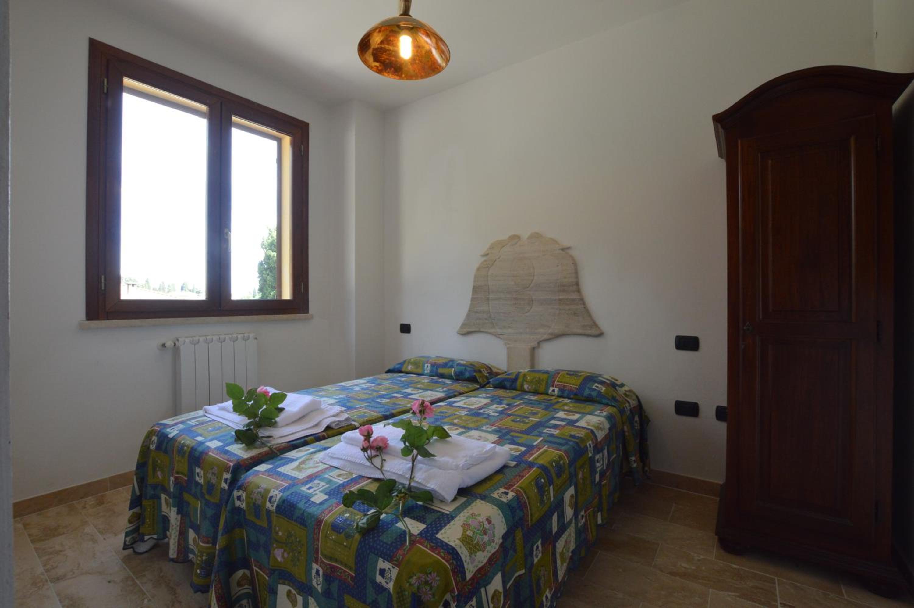 Three-Bedroom House - Split Level photo 1