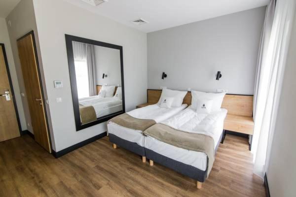 Double or Twin Room with Garden View - Photo 7