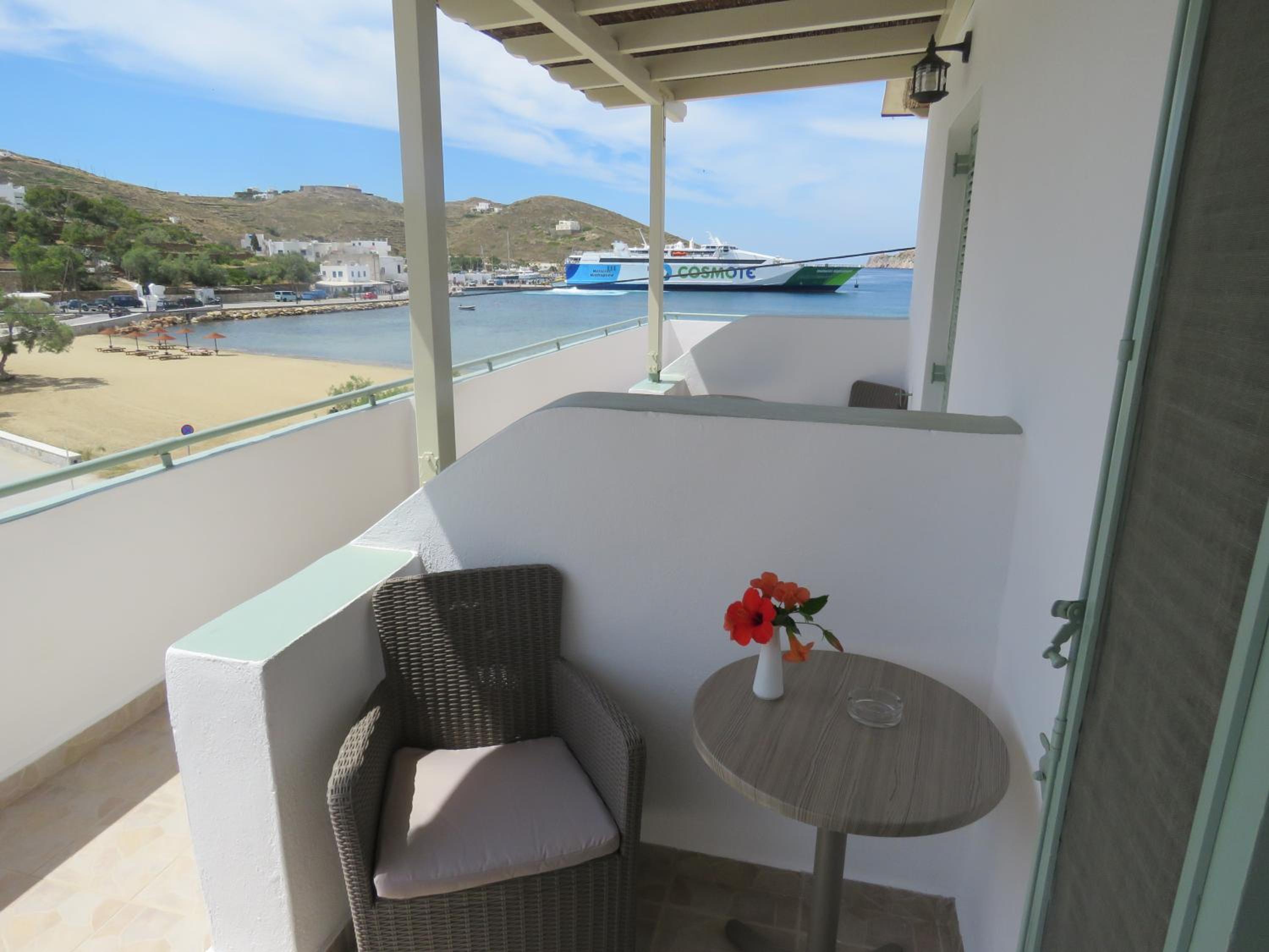Double or Twin Room with Side Sea View - Photo 14