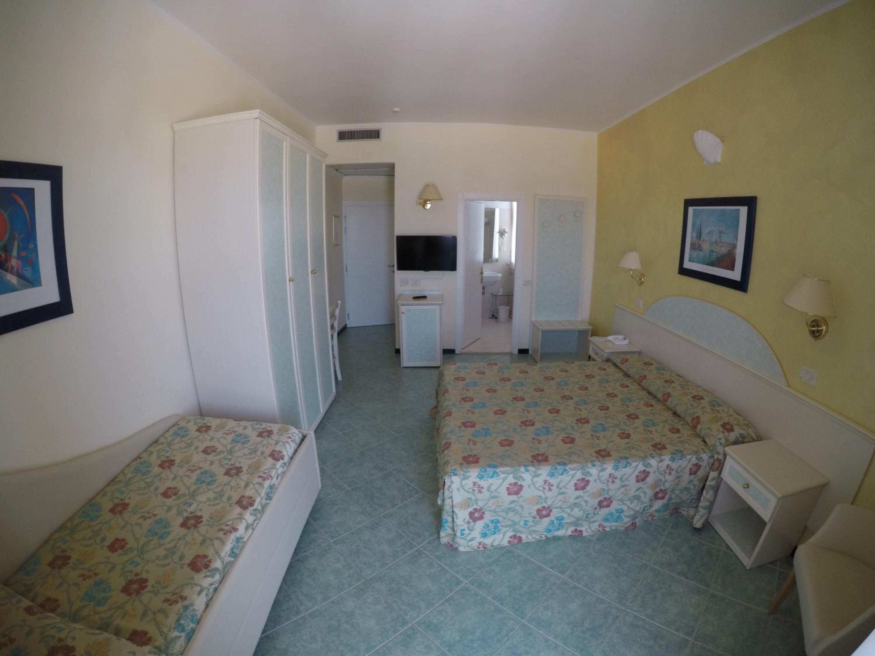 Triple Room with Balcony photo 2