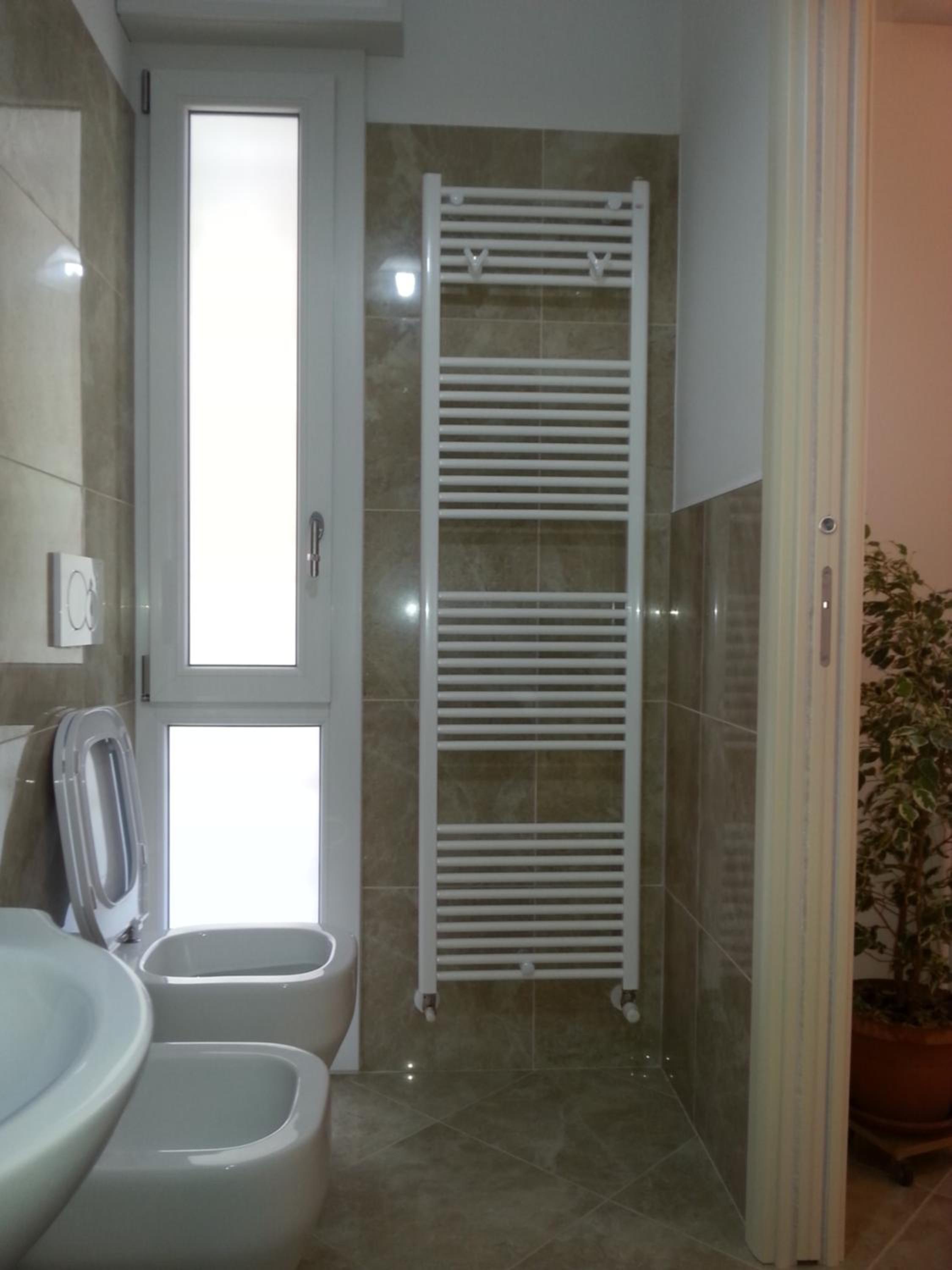 Twin Room with Private Bathroom - Photo 22