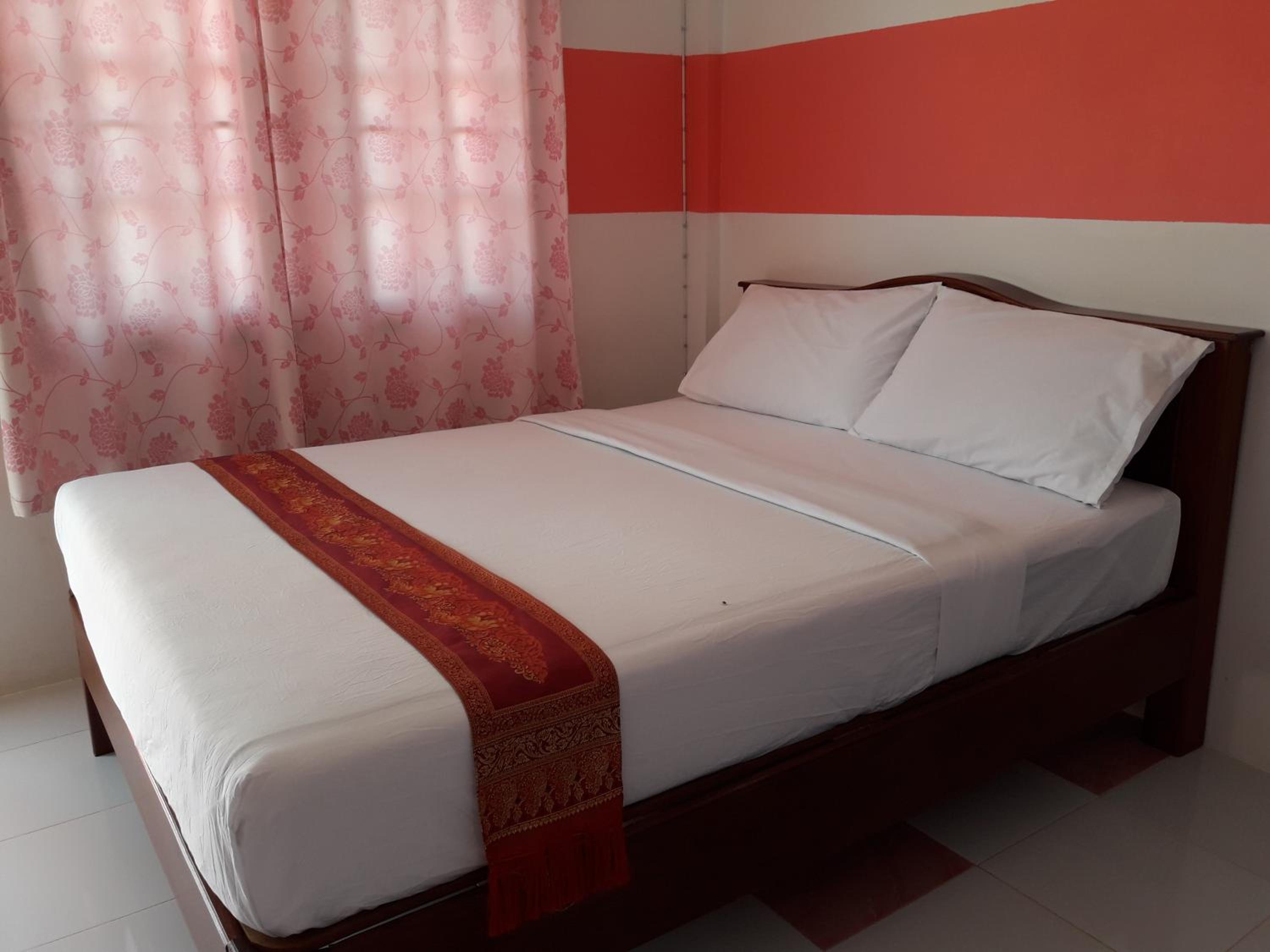 Standard Queen Room - Photo 7