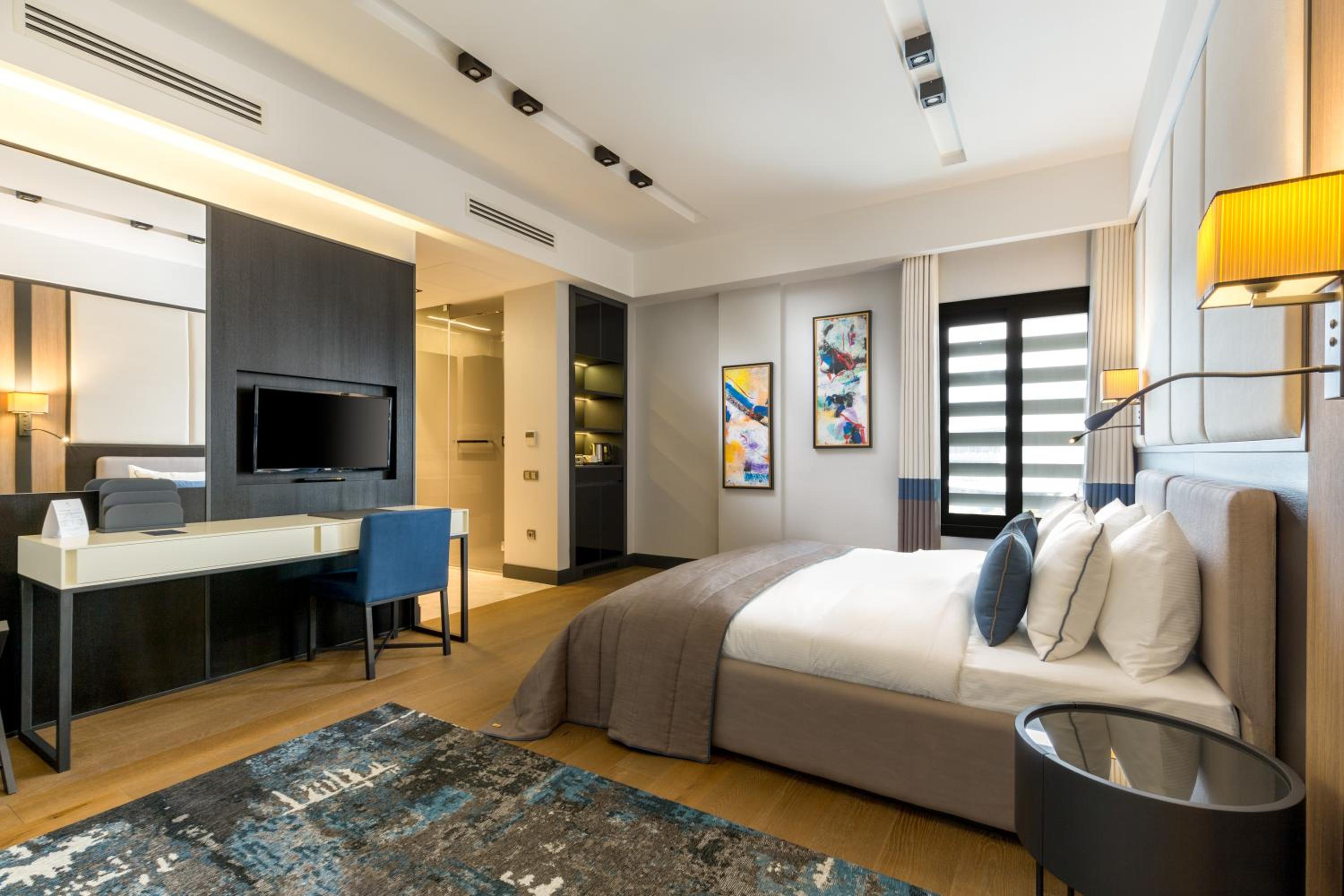 Deluxe King Room photo 3