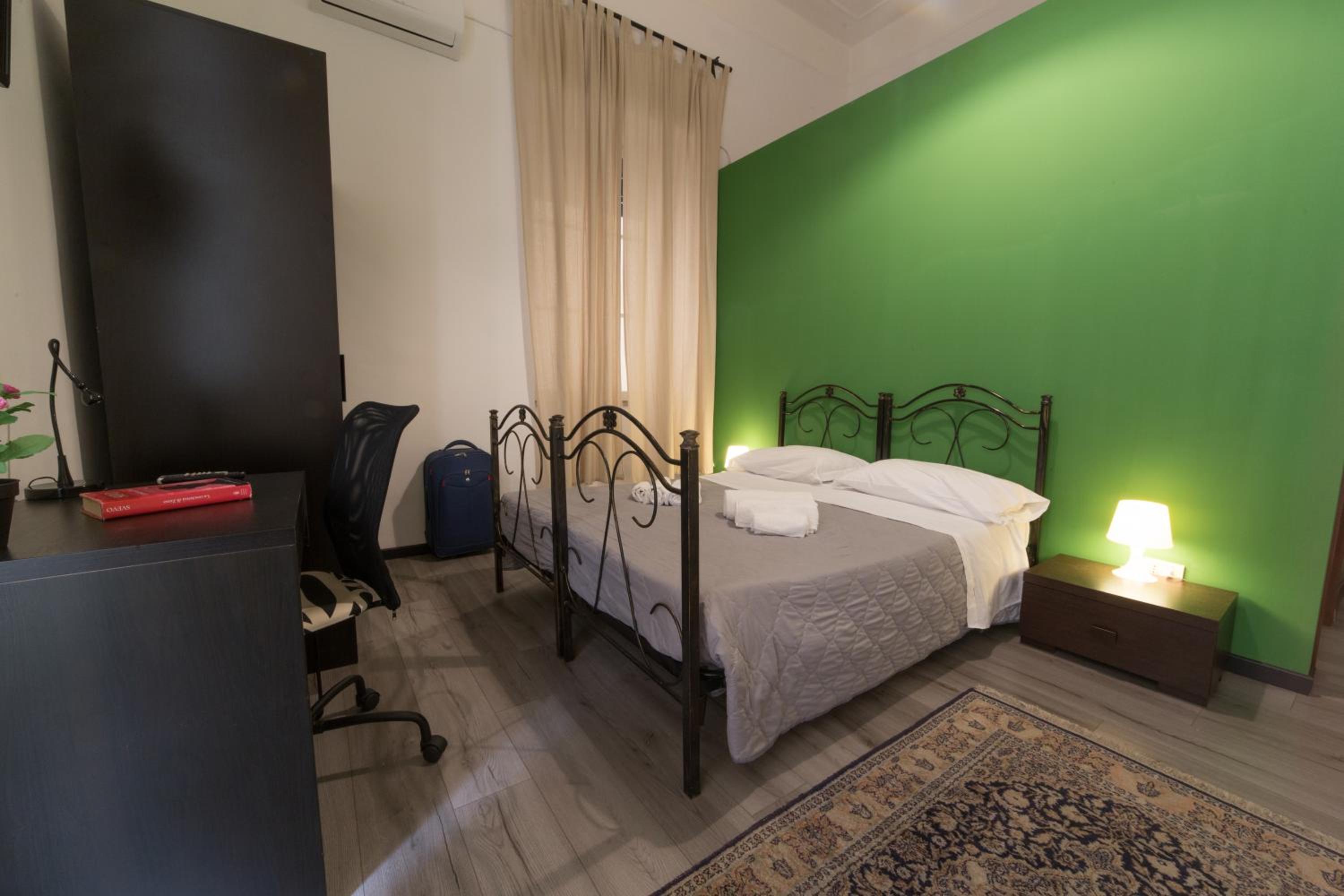 Large Double Room photo 1
