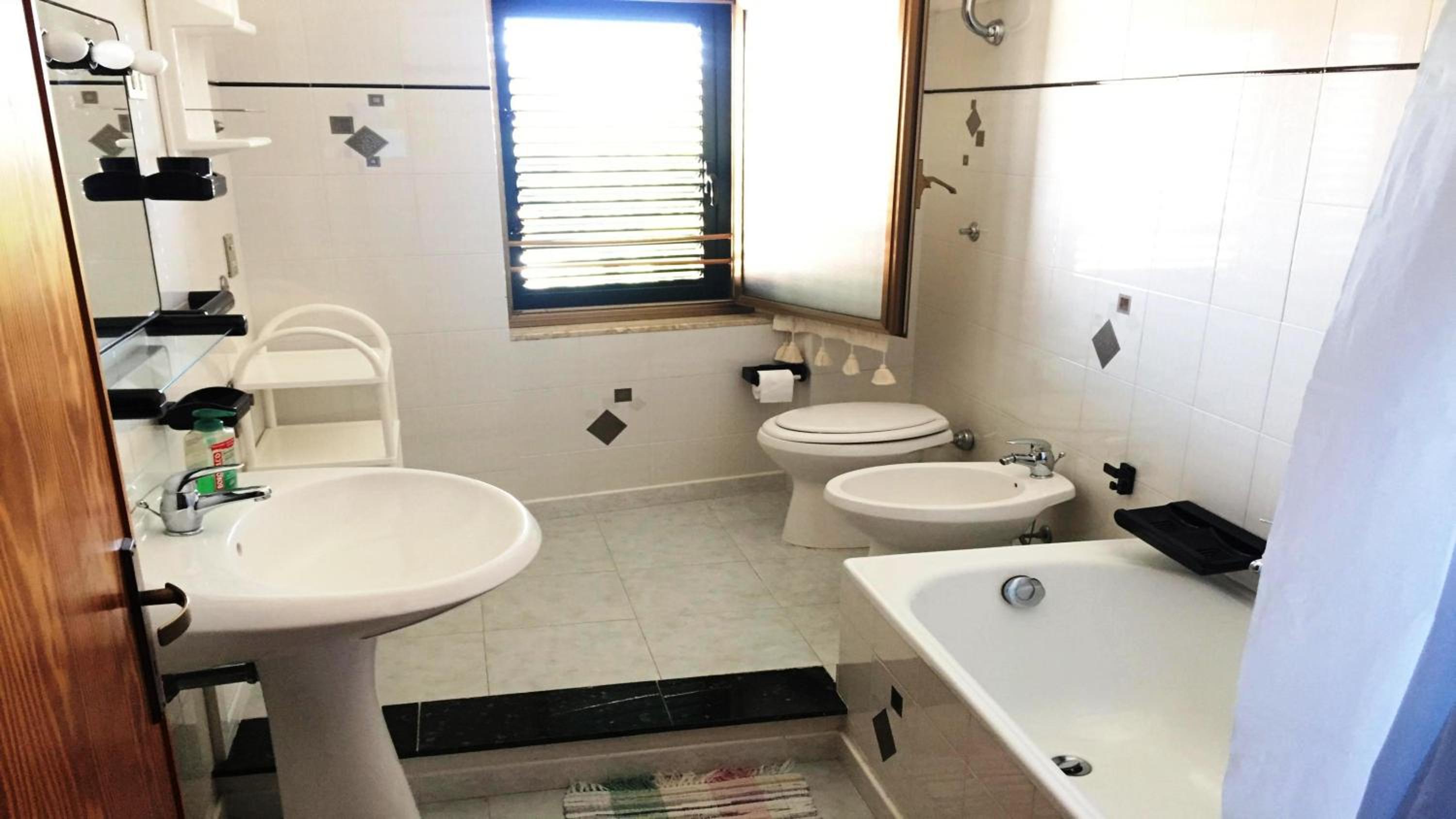 Double or Twin Room with Private Bathroom photo 2