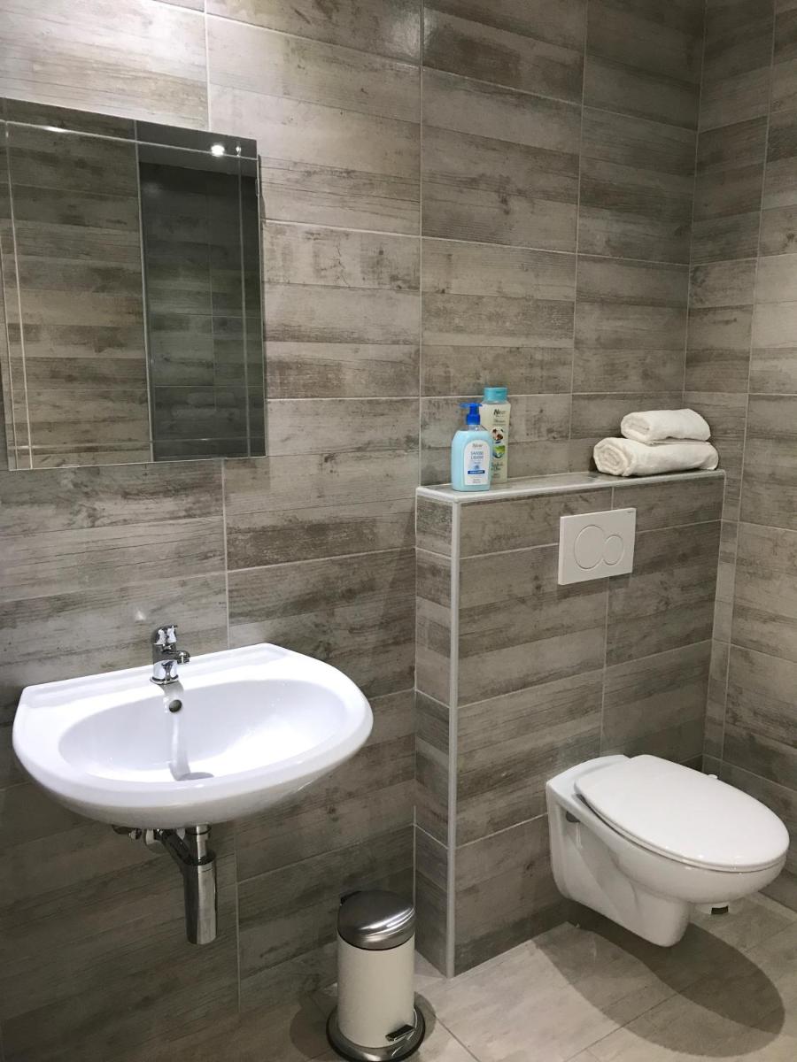 Double Room with Private External Bathroom - Photo 18
