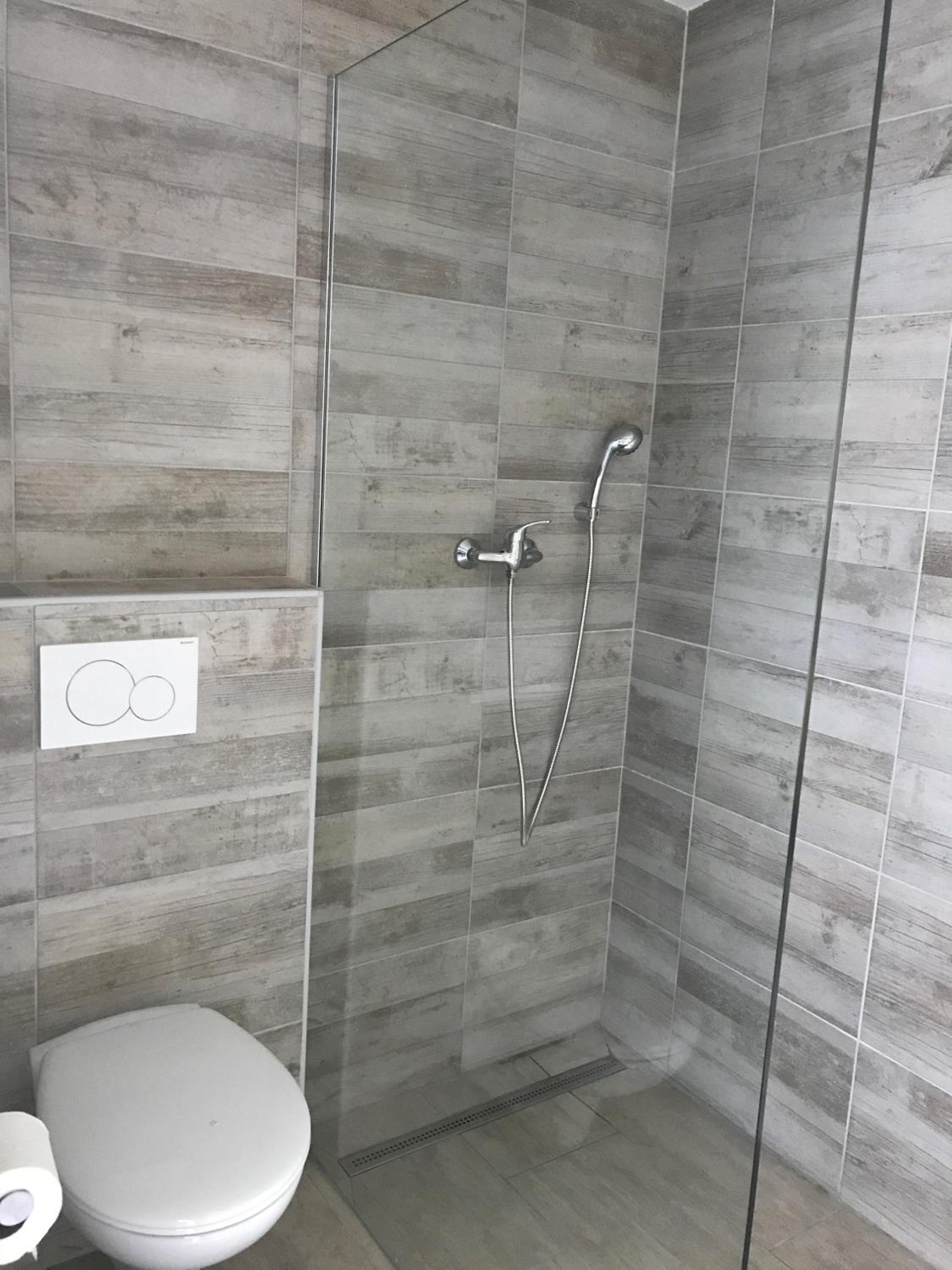 Double Room with Private External Bathroom - Photo 19