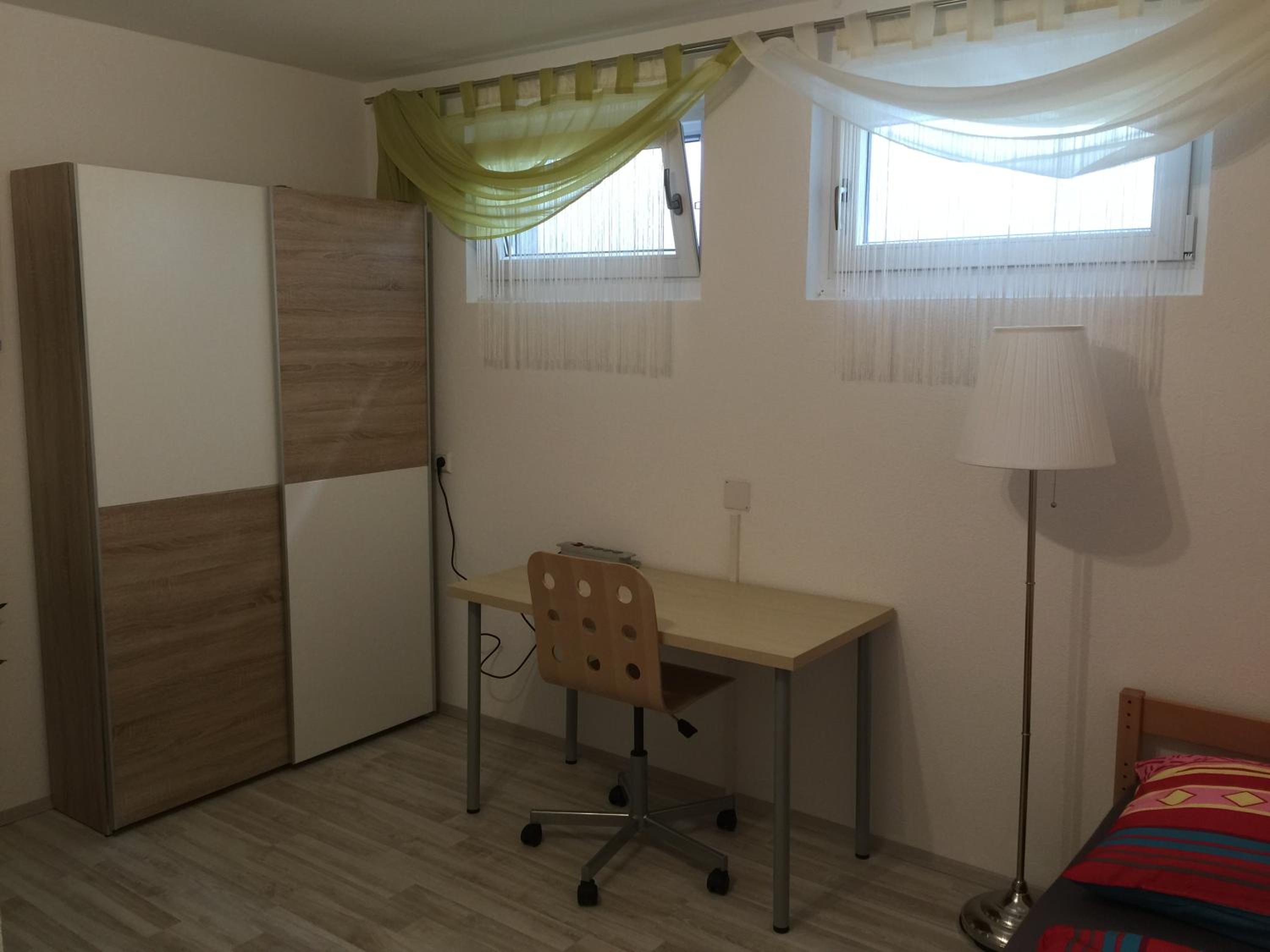 Double Room with Private Bathroom - Photo 10