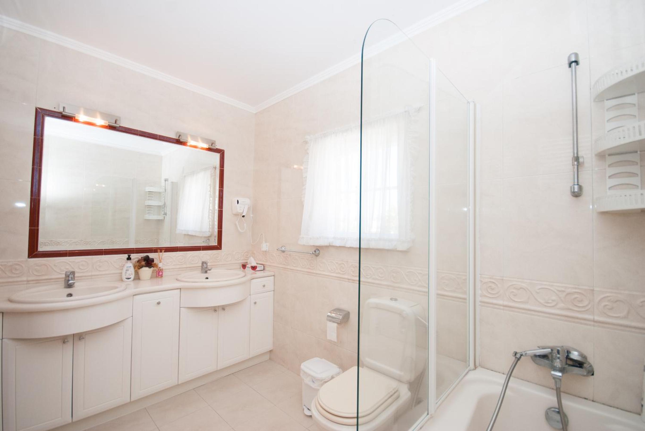 King Suite - Photo 10