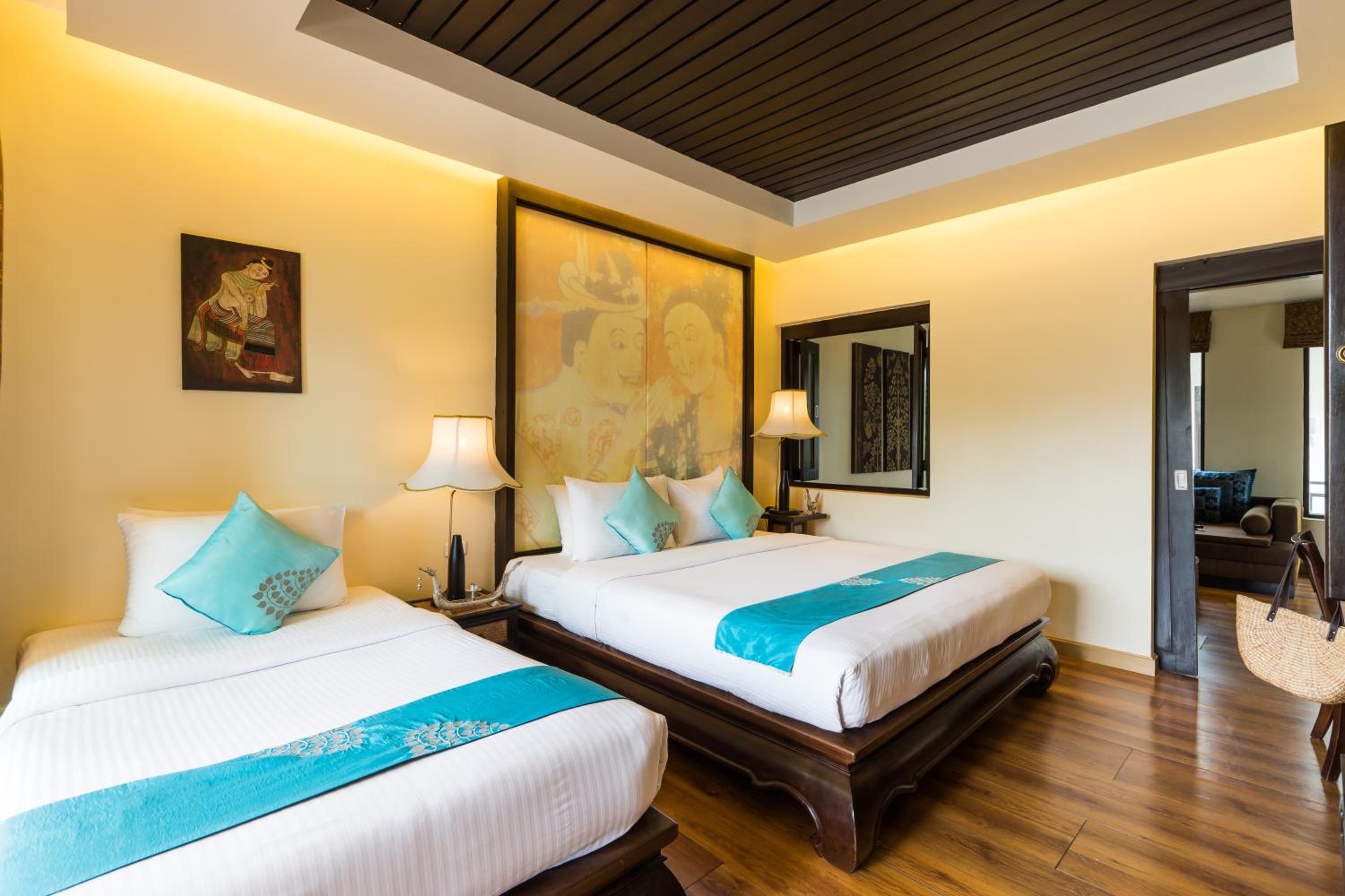 Deluxe Suite with One-Way Airport Transfer - Photo 7