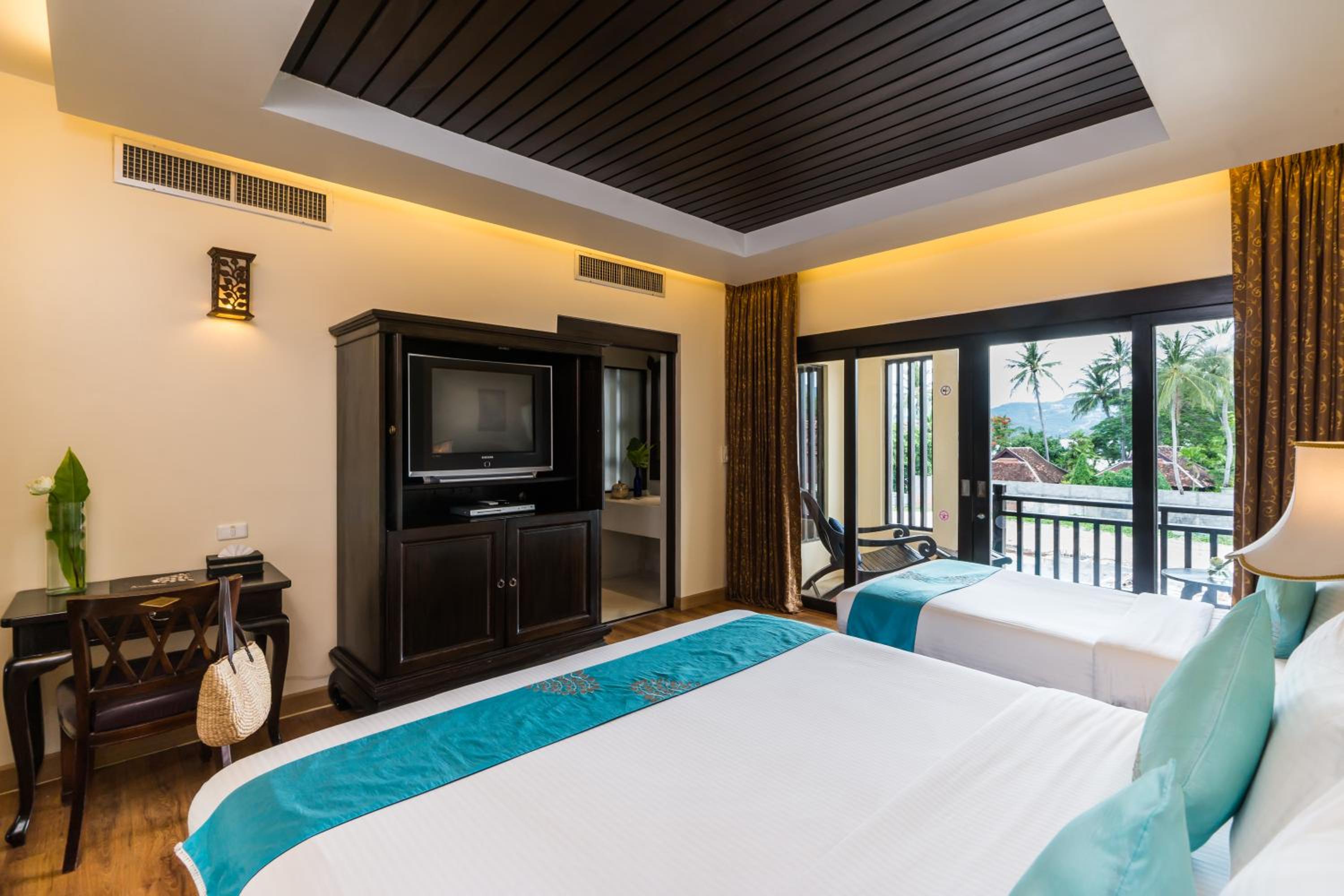 Deluxe Suite with Sea View with One-Way Airport Transfer - Photo 4