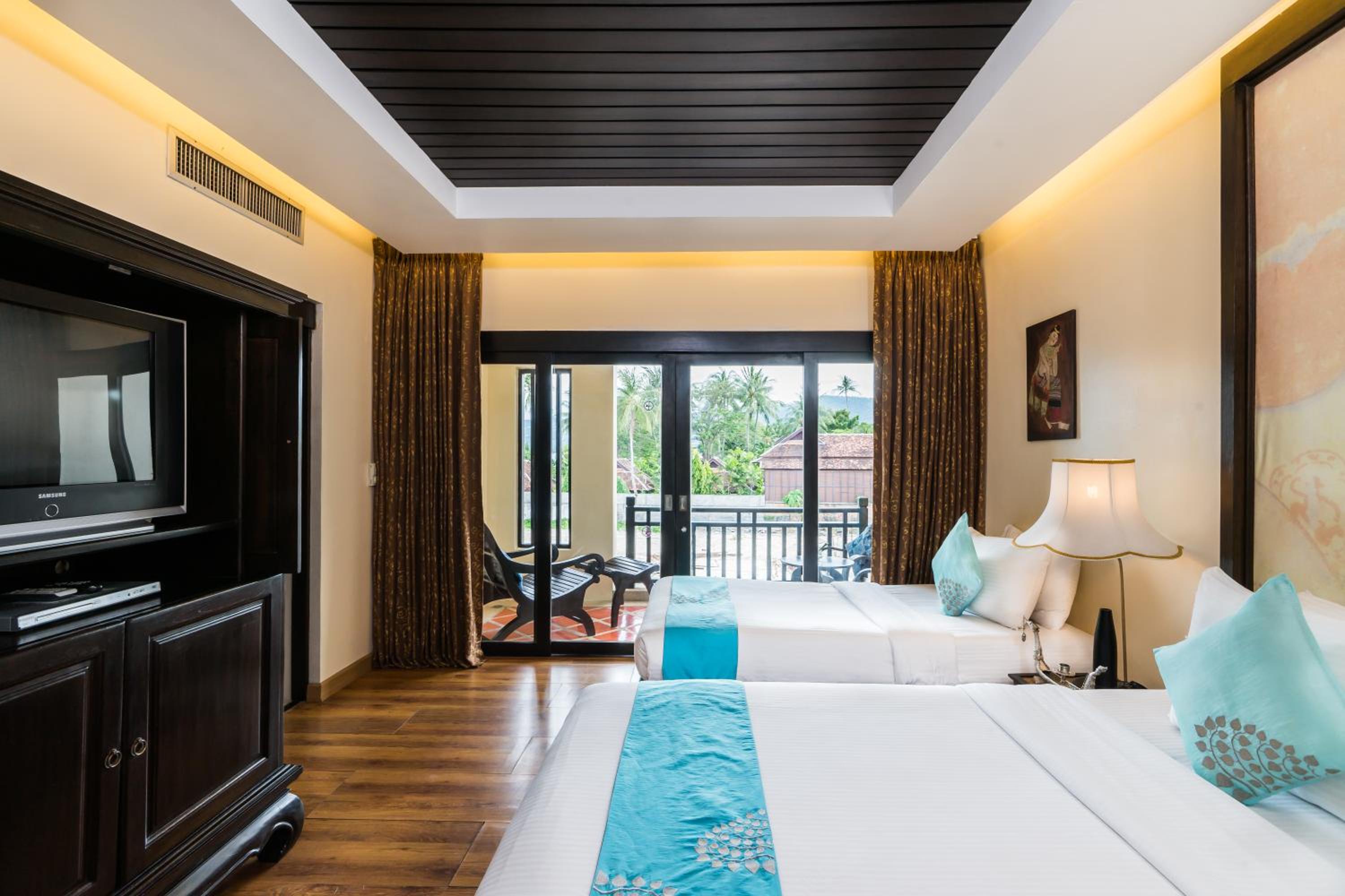 Deluxe Suite with Sea View with One-Way Airport Transfer - Photo 3