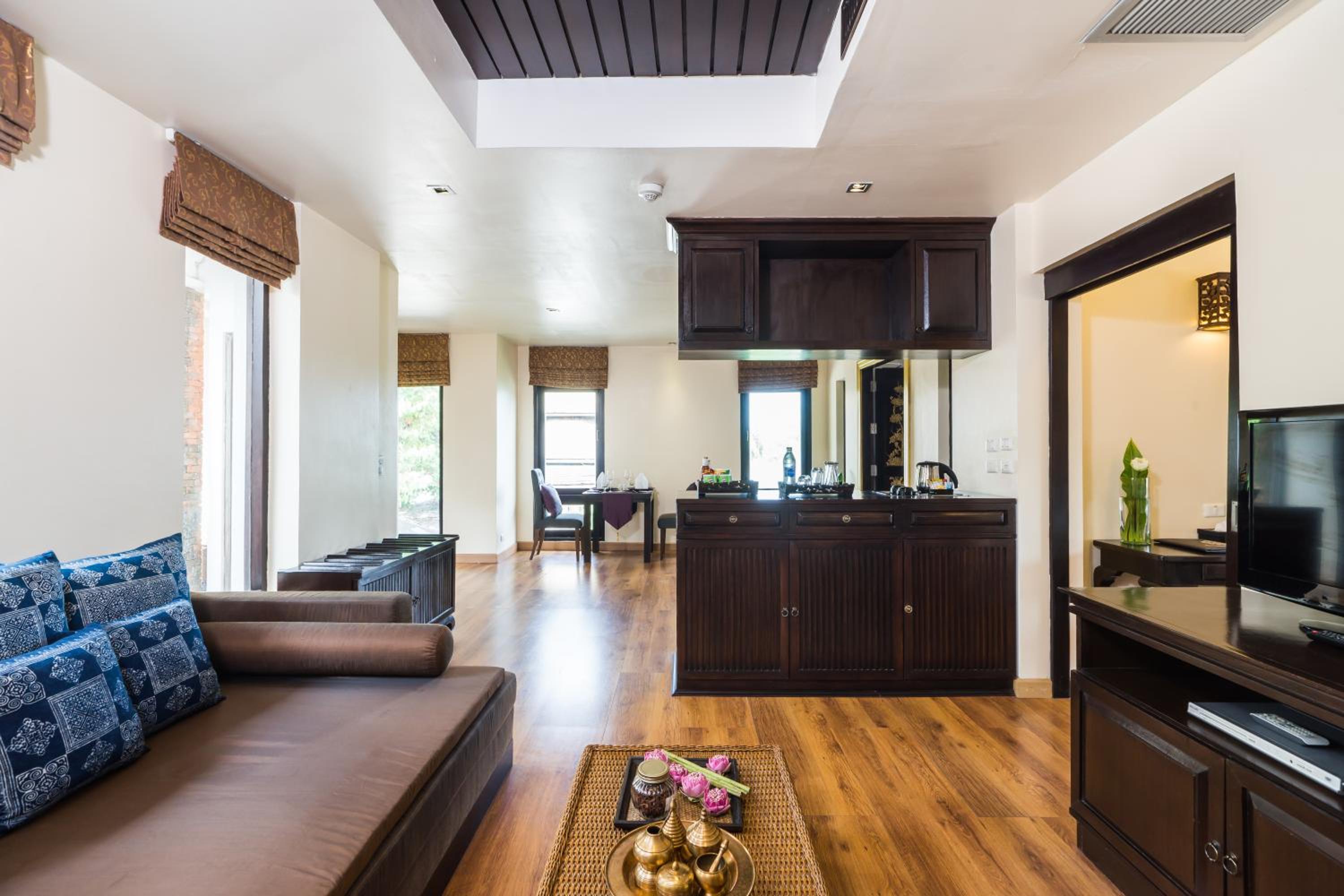 Deluxe Suite with Sea View with One-Way Airport Transfer - Photo 6