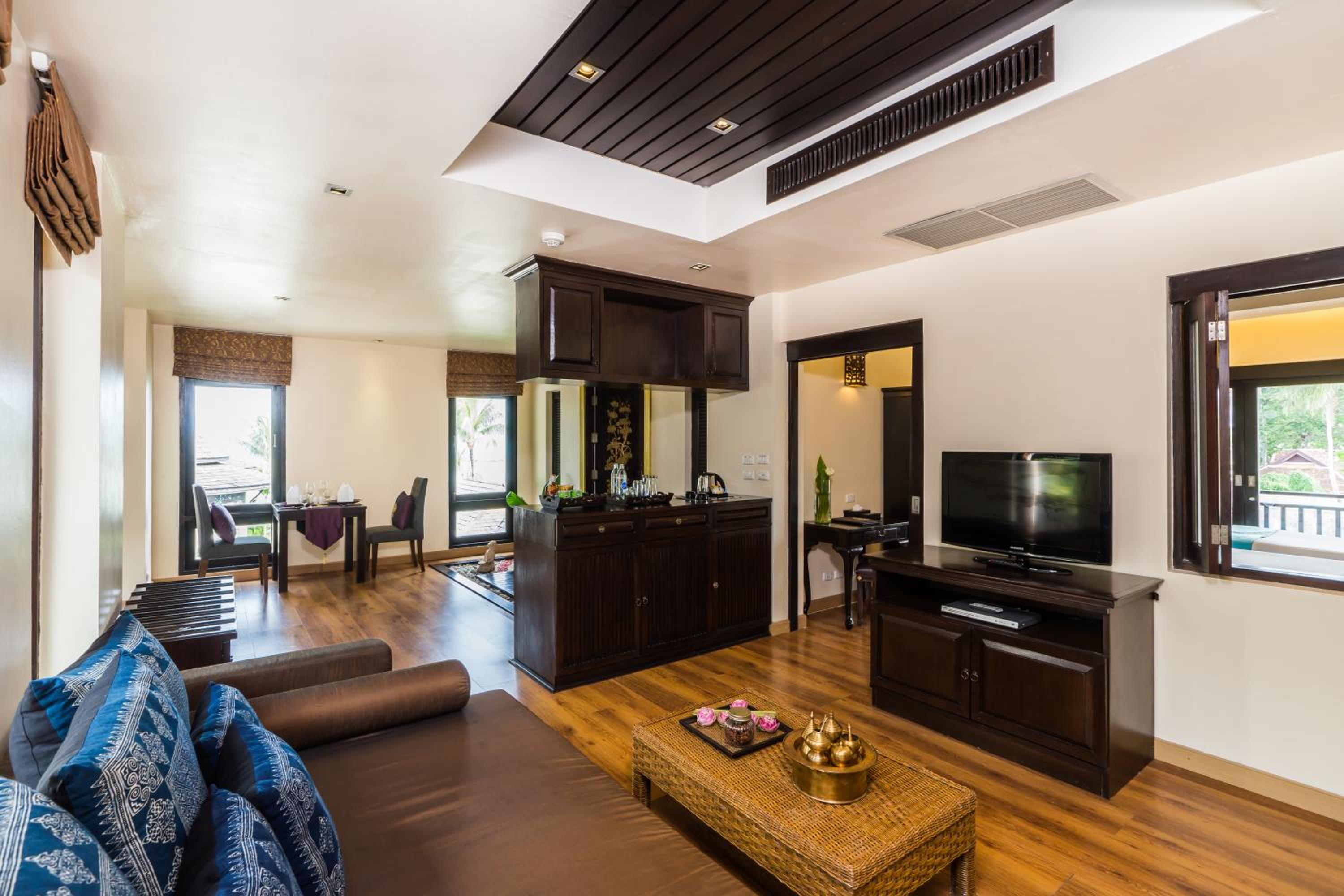 Deluxe Suite with Sea View with One-Way Airport Transfer - Photo 7