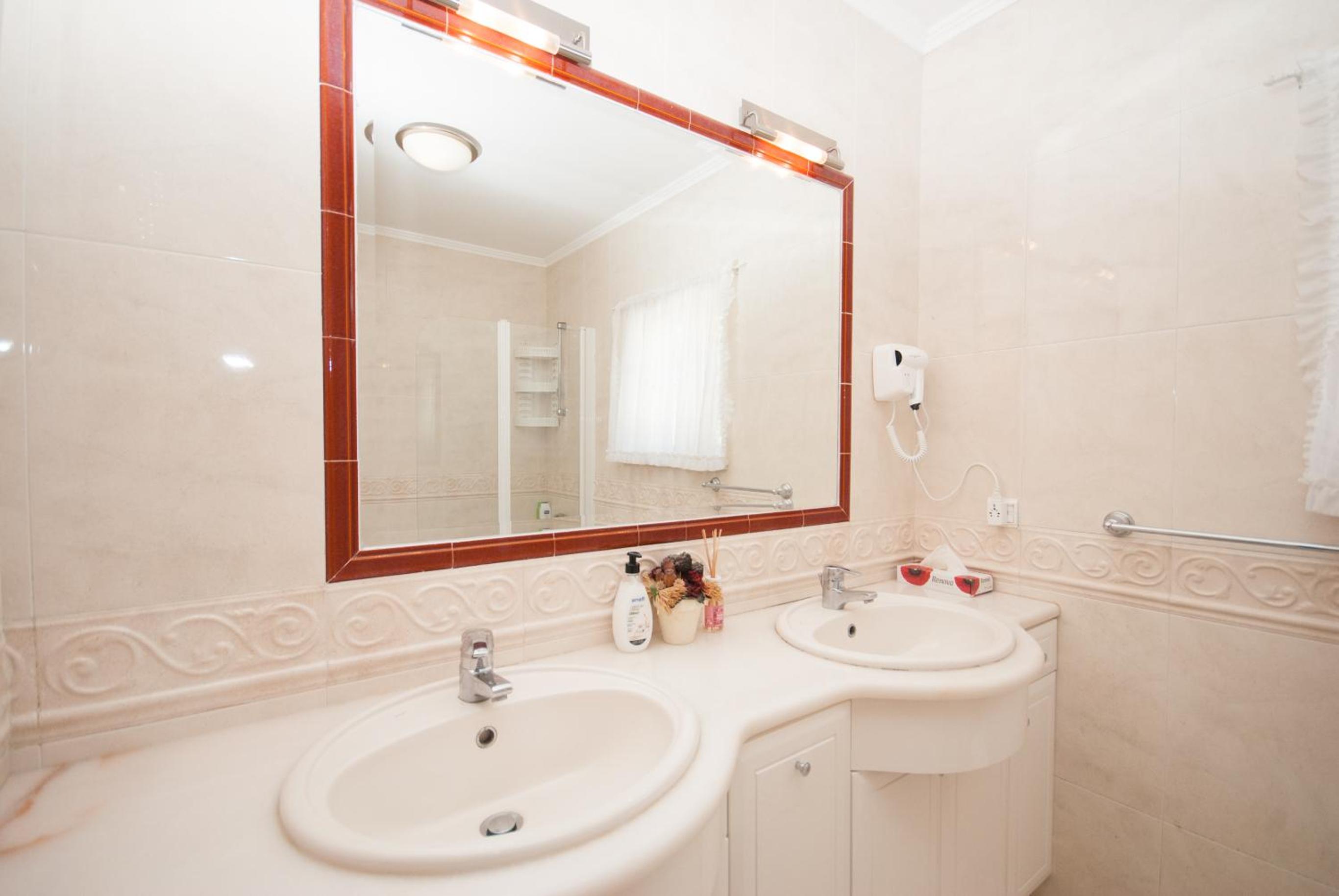 King Suite - Photo 9