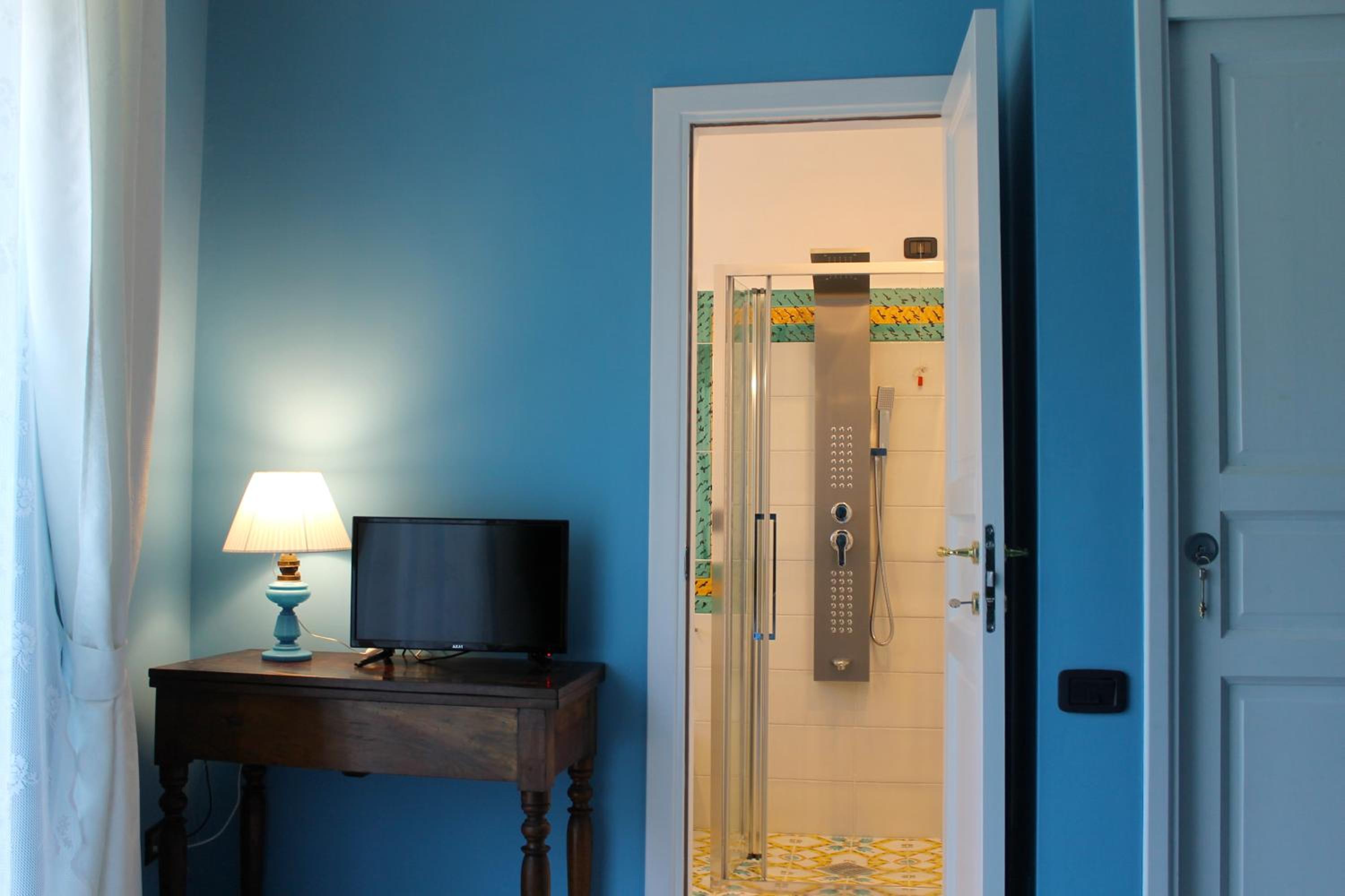 Double Room with Garden View - Photo 6