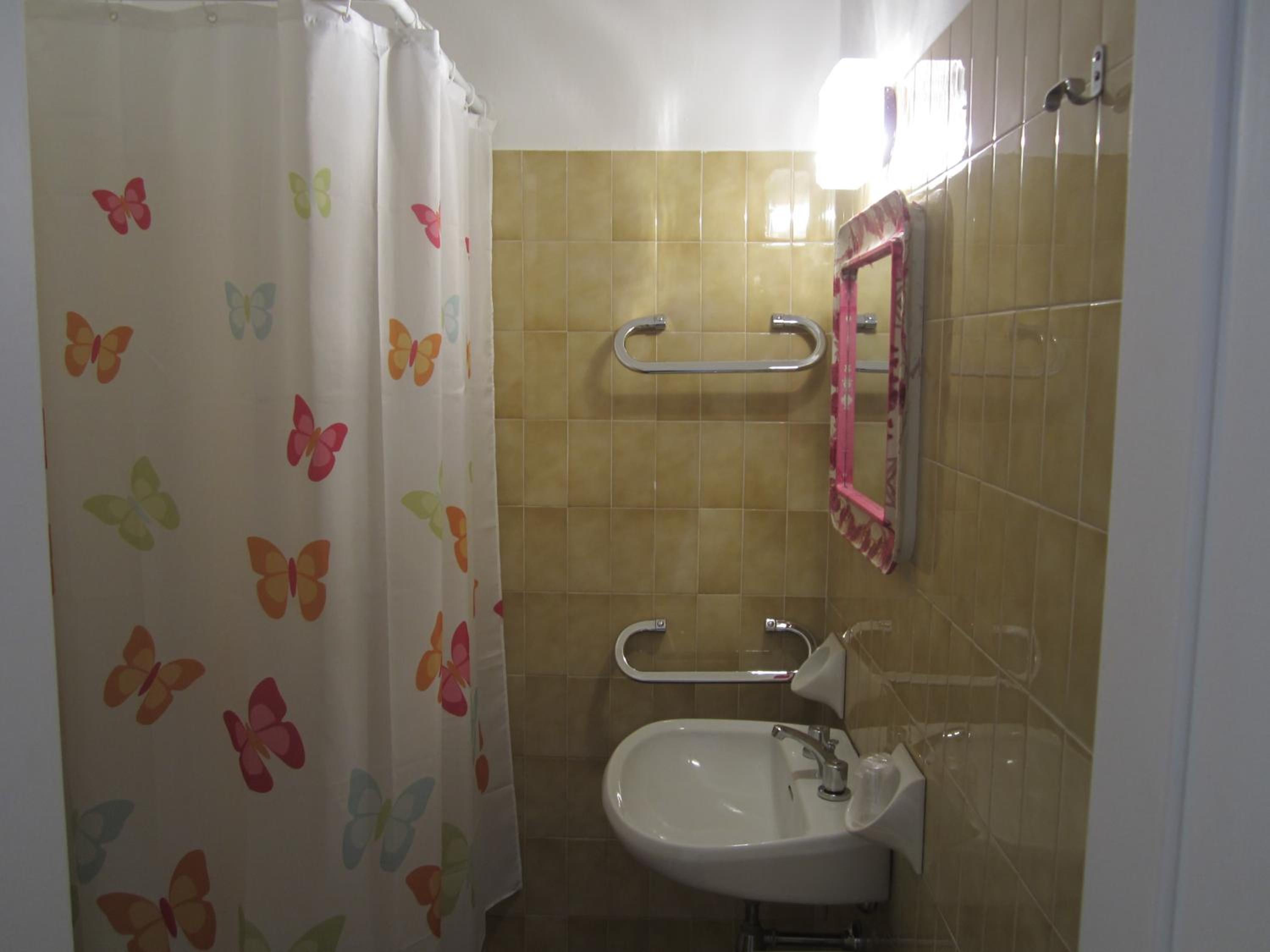 Economy Double Room photo 2