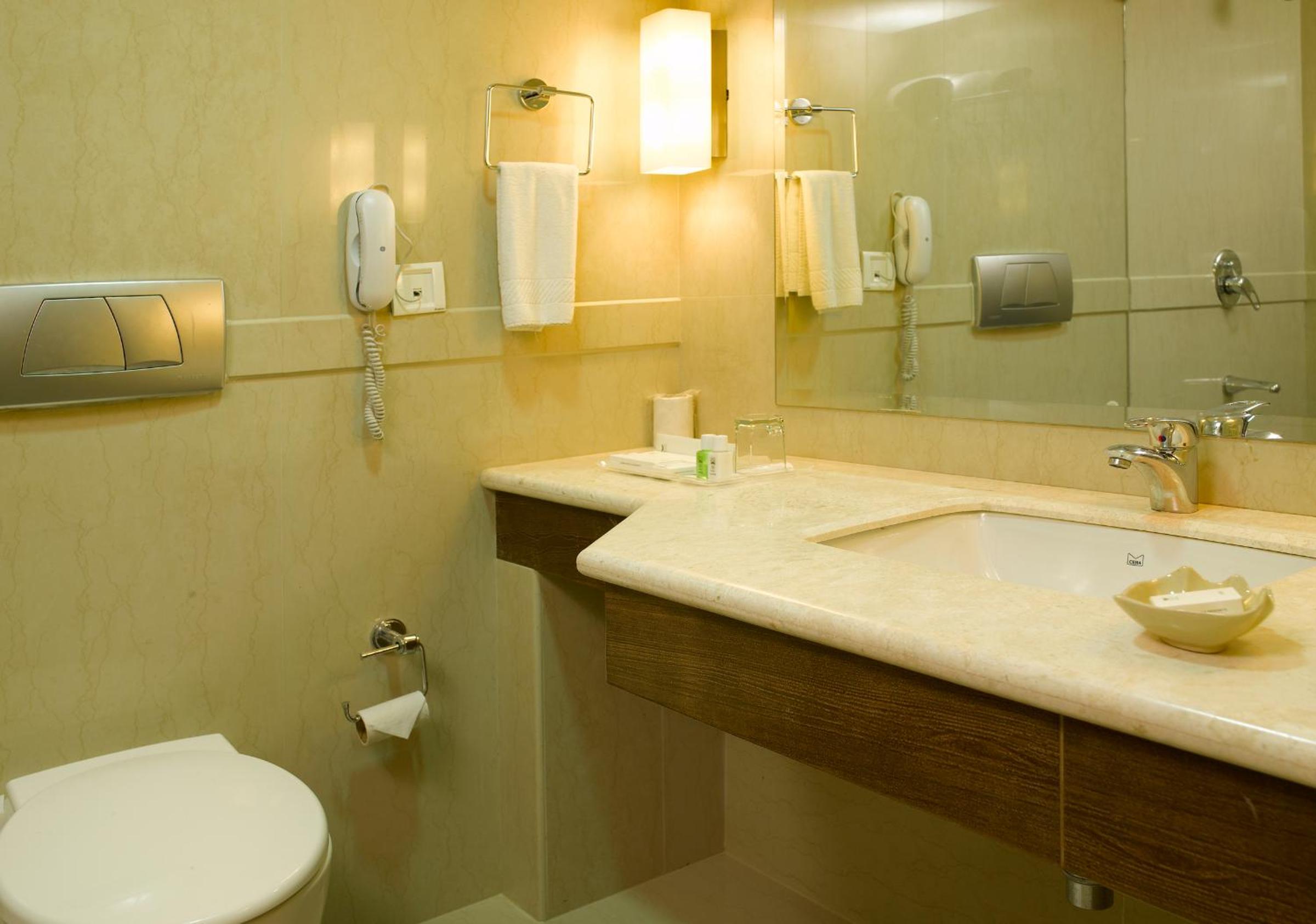 Suite - Photo 8