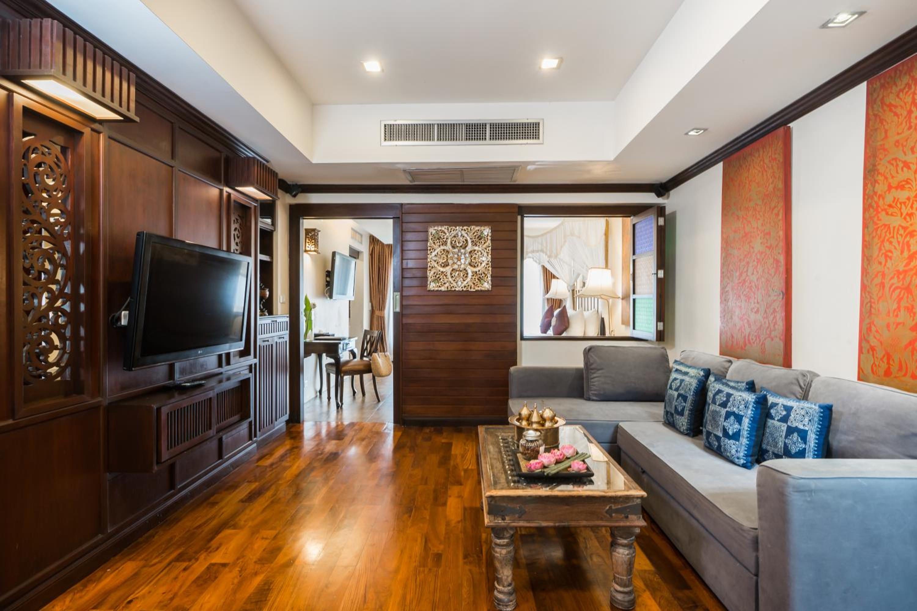 Two-Bedroom Suite with One-Way Airport Transfer - Photo 3