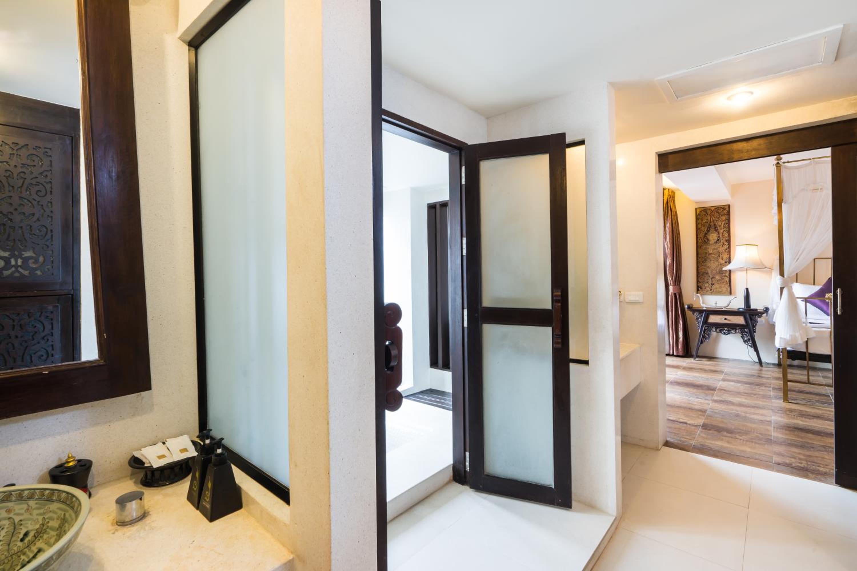 Two-Bedroom Suite with One-Way Airport Transfer - Photo 9