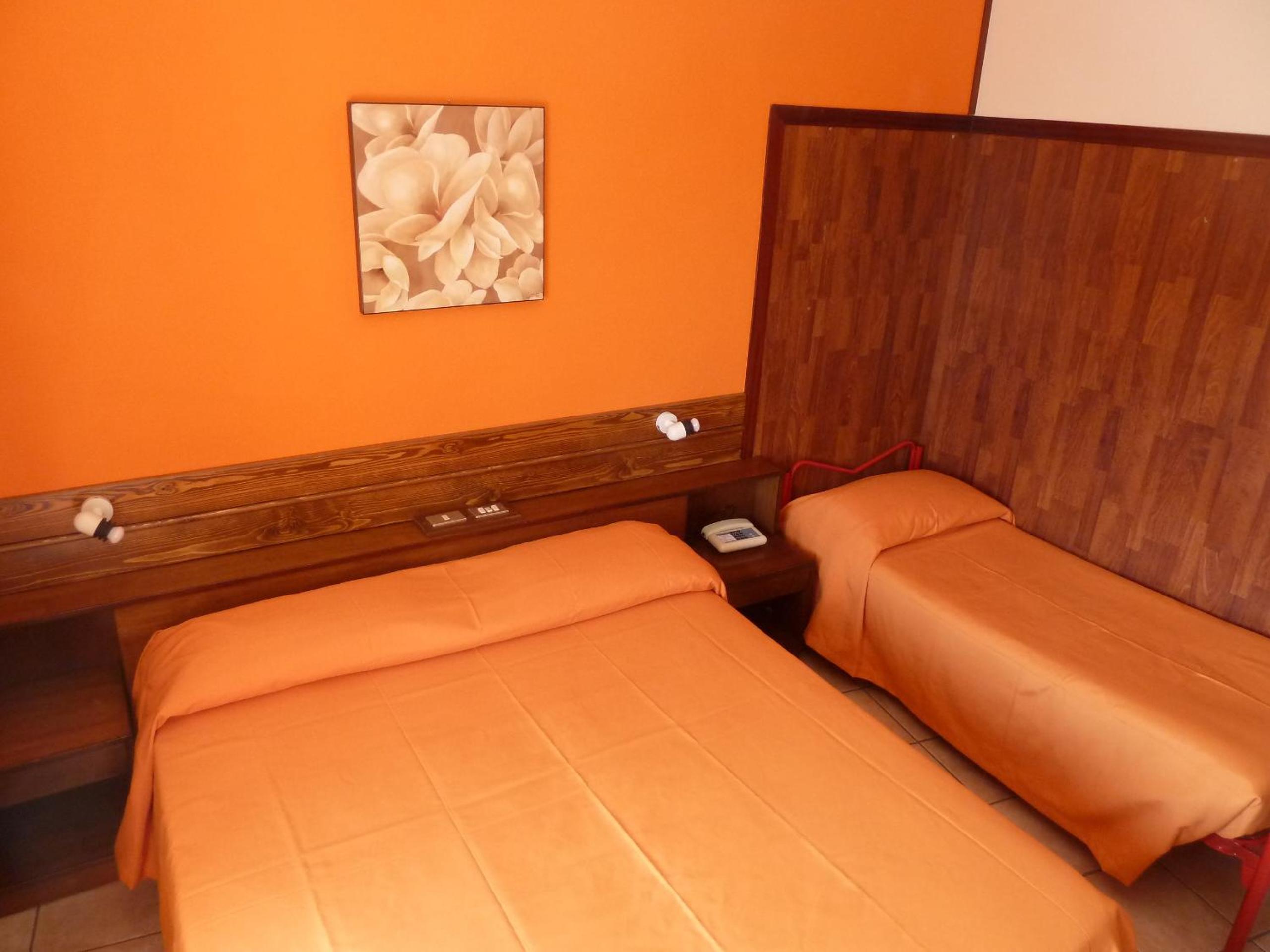 Triple Room with Private Bathroom photo 2