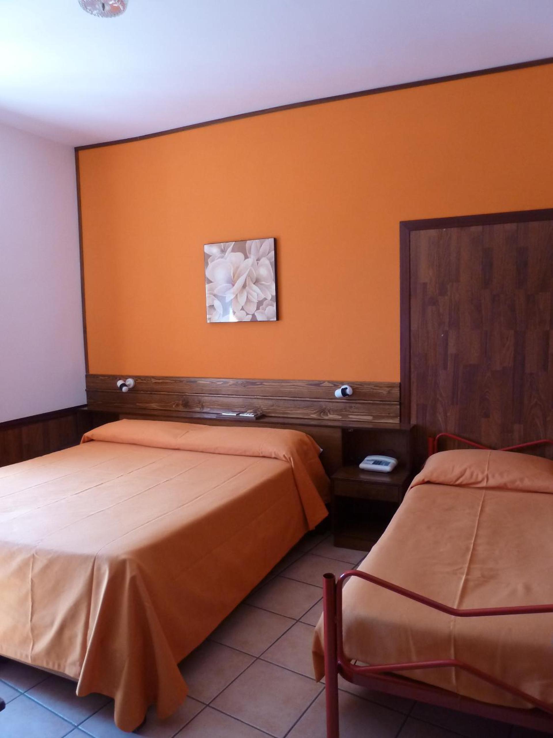 Triple Room with Private Bathroom photo 3