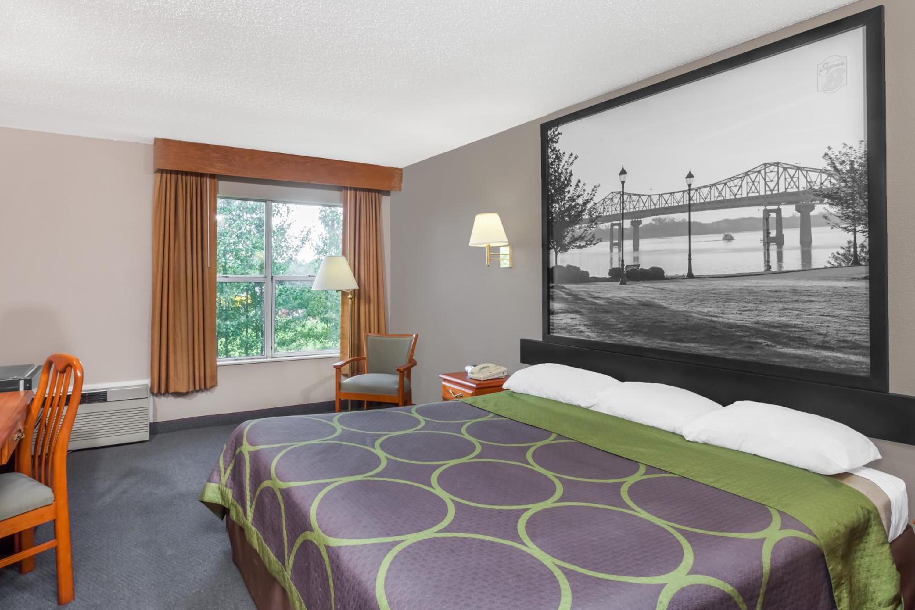 King Room - Non-Smoking - Photo 3