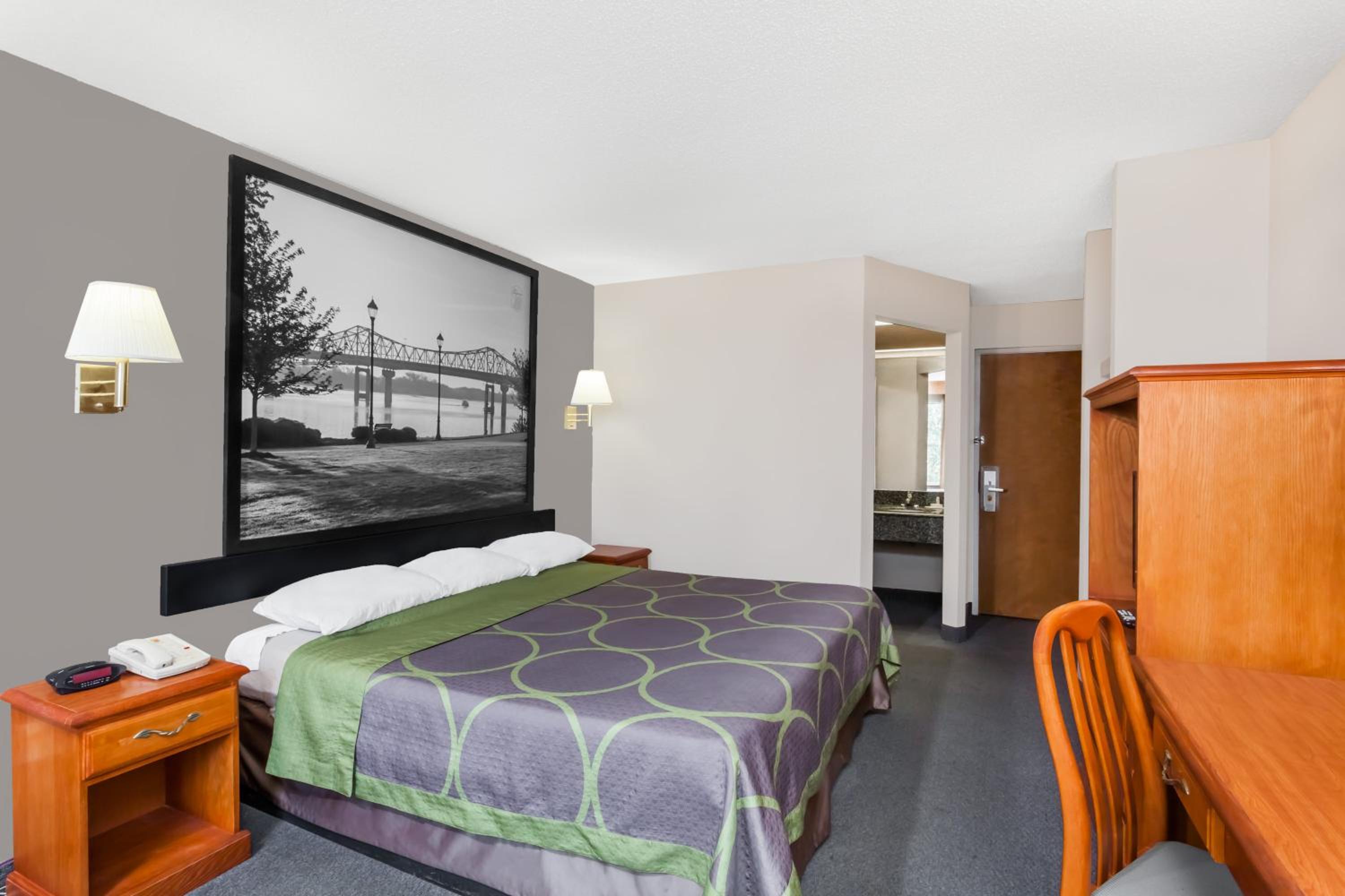 King Room - Non-Smoking - Photo 1