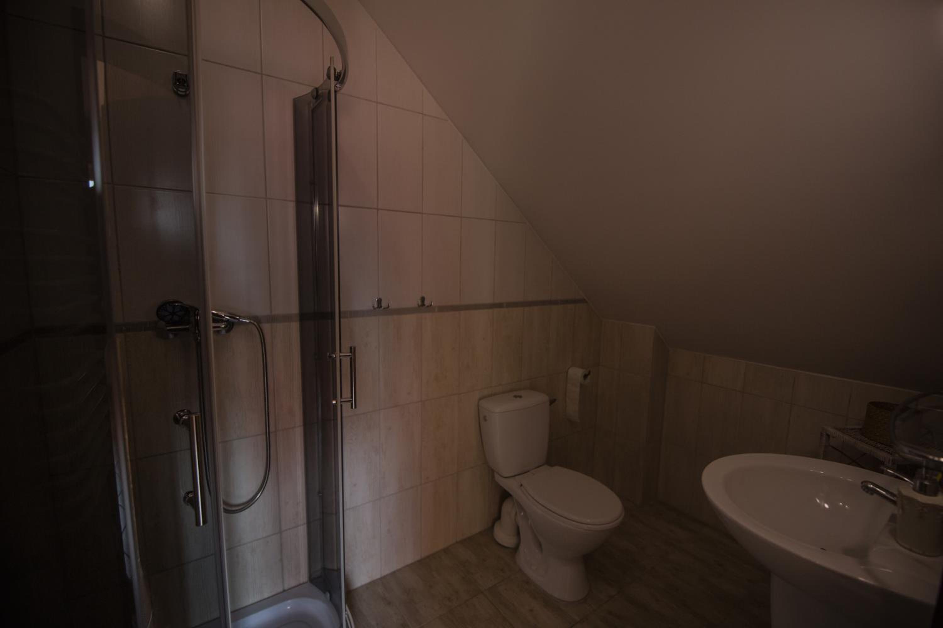 Double Room - Photo 16