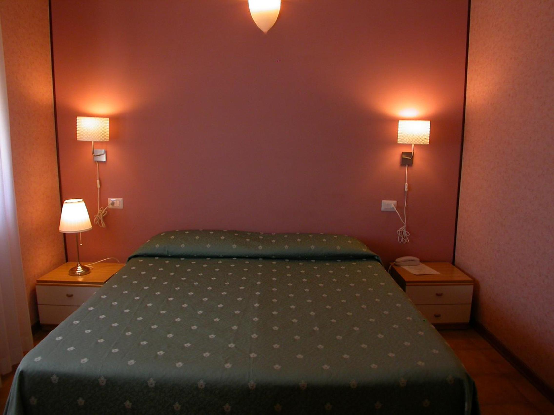 Standard Double or Twin Room - Photo 4